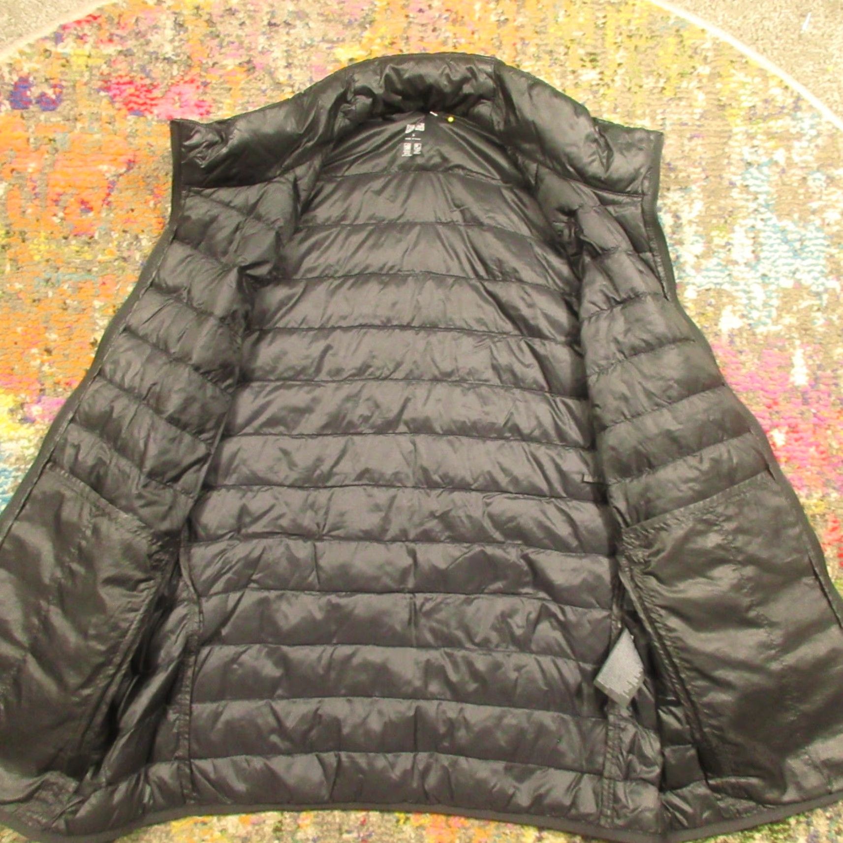 Uniqlo Uniqlo Down Puffer Vest Women Small Solid Black Lightweight Packable Zip Pockets Size S / US 4 / IT 40 - 4 Thumbnail