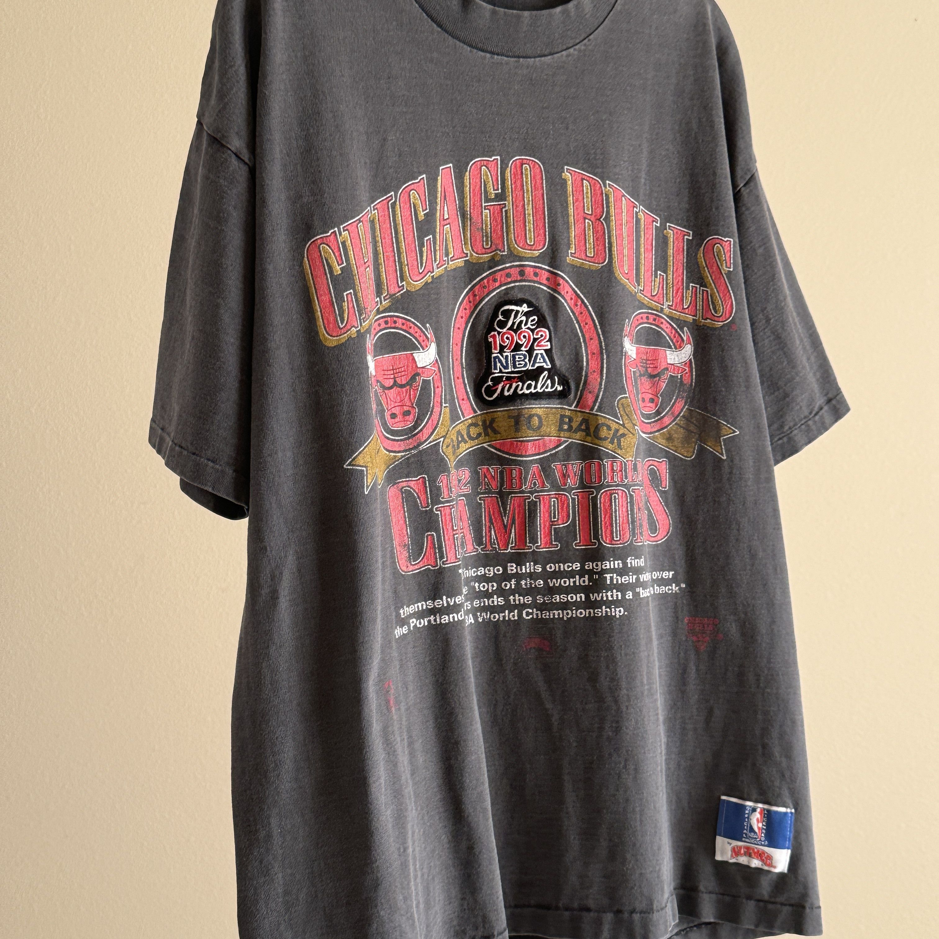 NBA Vintage Chicago Bulls T-shirt NBA 1992 World Champ Tee XL Size US XL / EU 56 / 4 - 5 Thumbnail