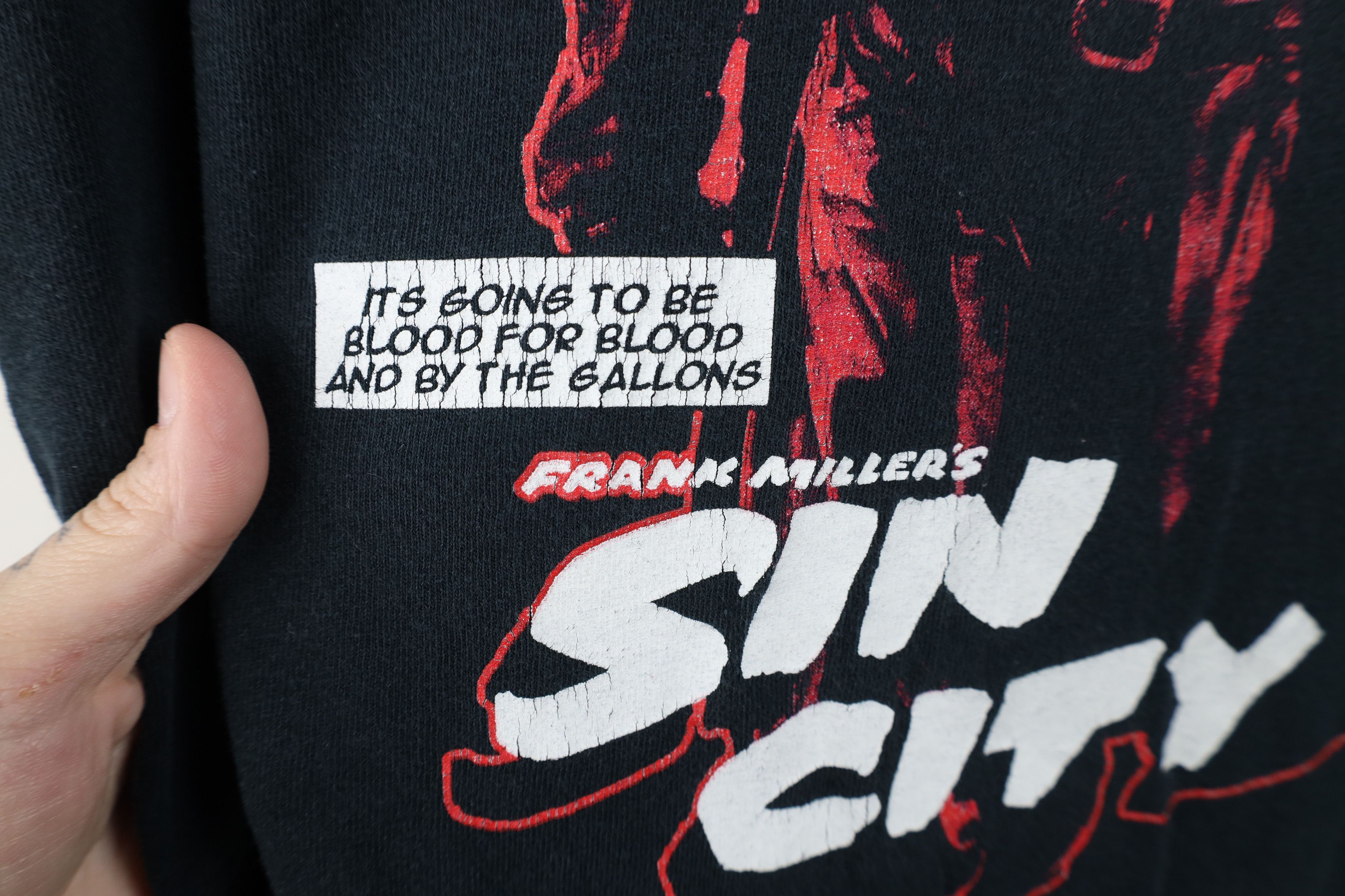 Gildan × Vintage Vintage Y2K 2005 Frank Miller Sin City Short Sleeve T-Shirt Size US L / EU 52-54 / 3 - 5 Thumbnail