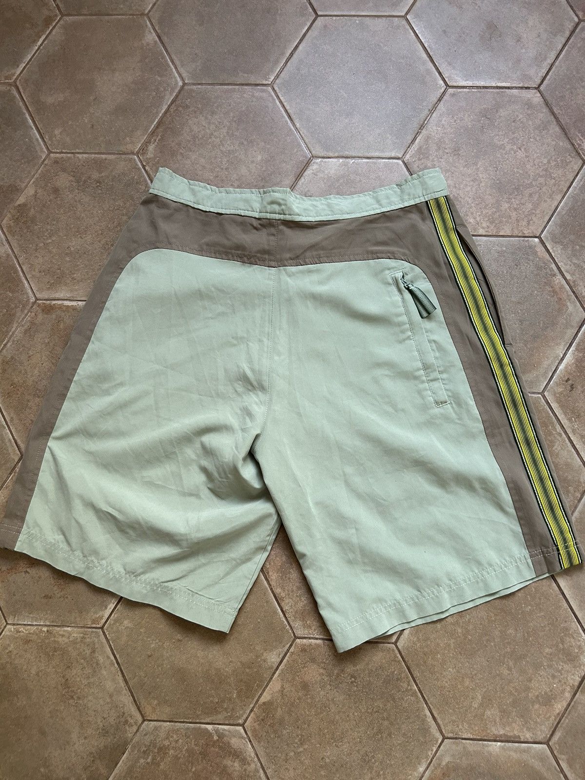 Japanese Brand VINTAGE NIKE RARE Y2K SHORTS HAPE Size US 30 / EU 46 - 5 Thumbnail
