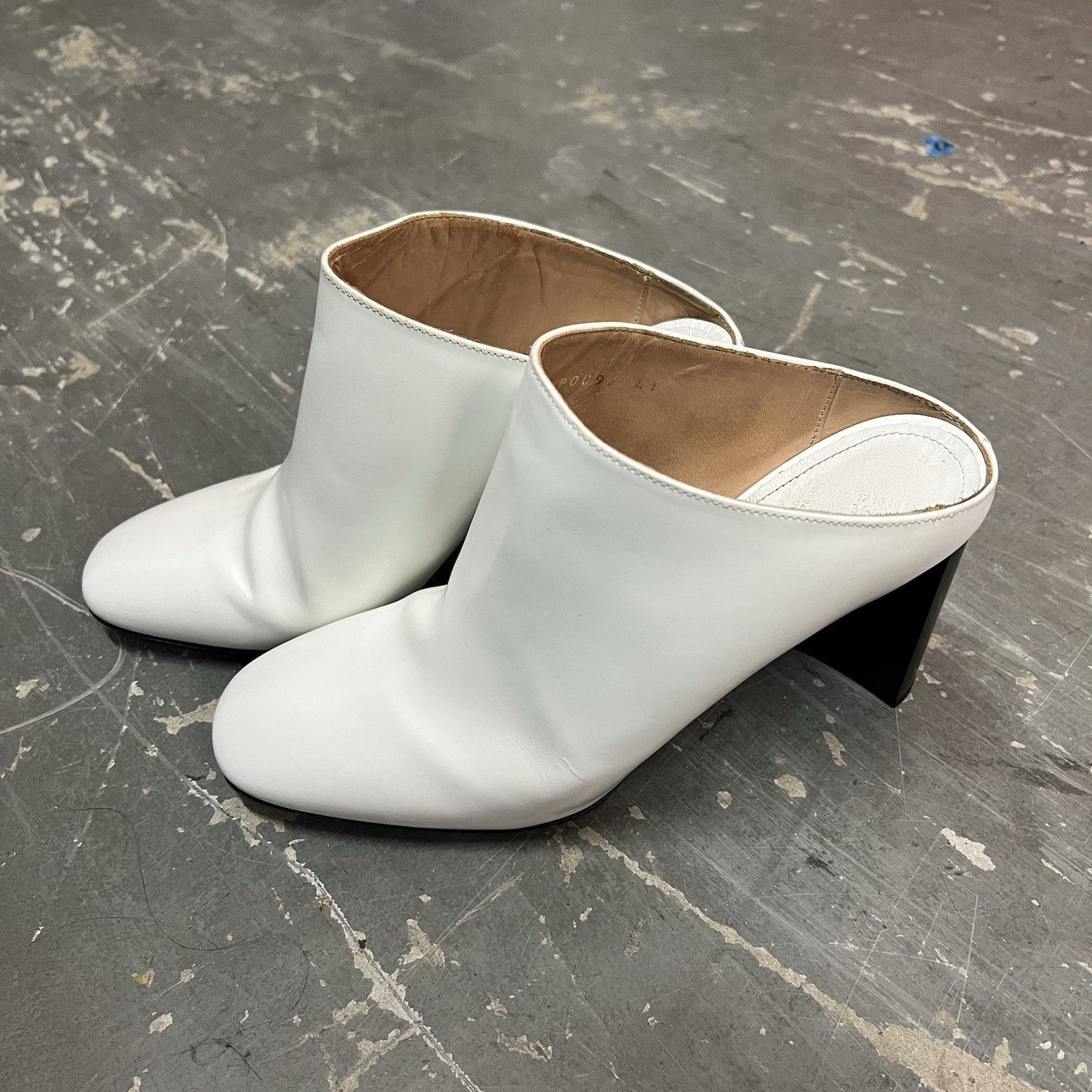 Maison Margiela Maison Margiela Archive Angular Heel White Mules Size 41 Size US 11 / IT 41 - 1 Thumbnail