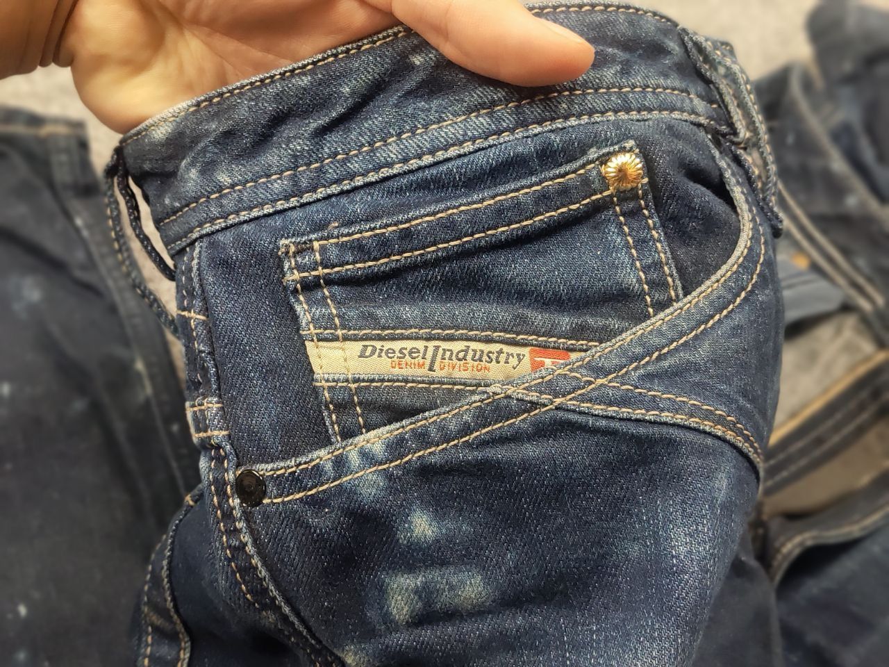 Diesel Diesel shioner Dark dyed Faded Denim Jeans Vintage Style Size US 34 / EU 50 - 16 Thumbnail