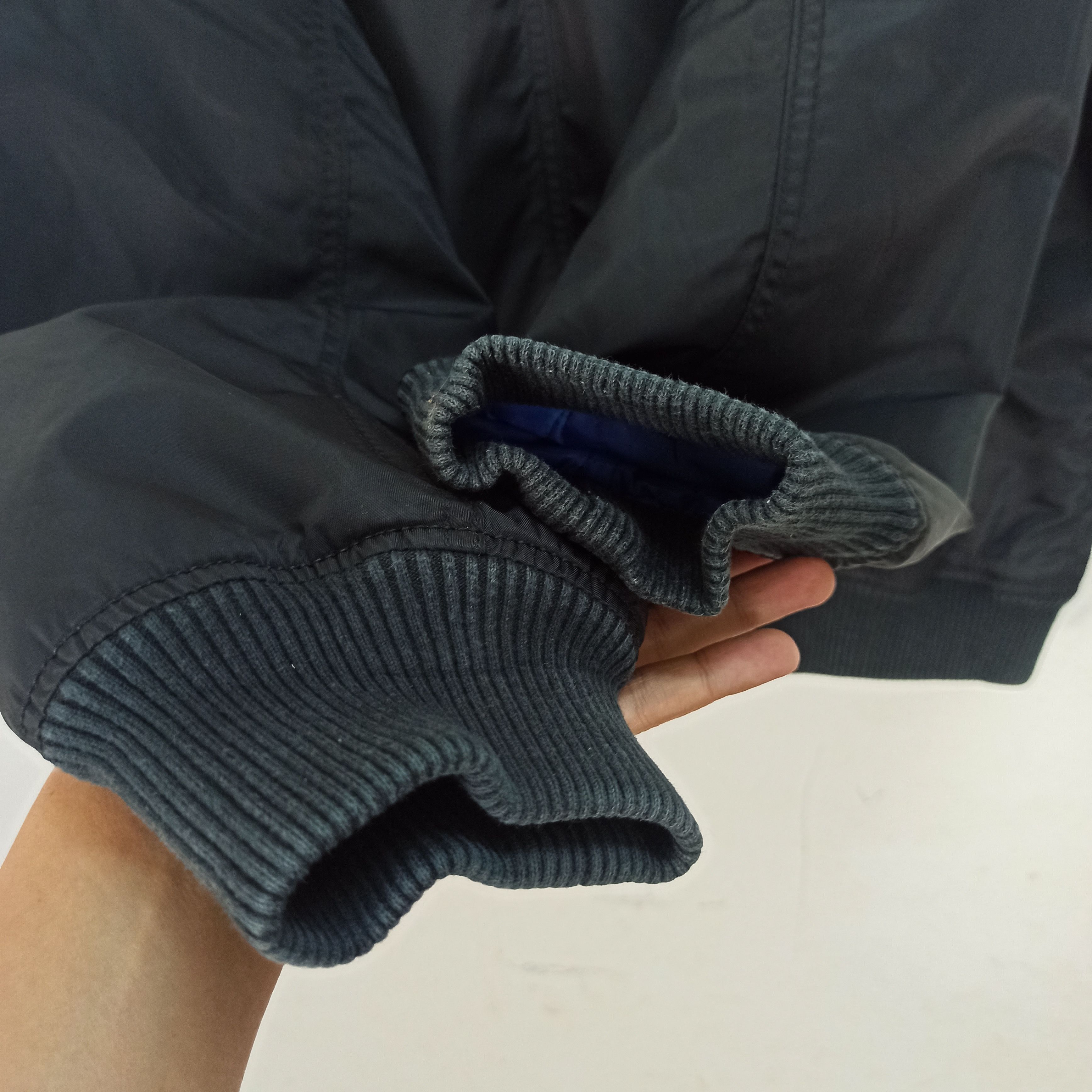 Gap Vintage GAP Nylon Bombers Jacket Black Colour Size US L / EU 52-54 / 3 - 7 Thumbnail