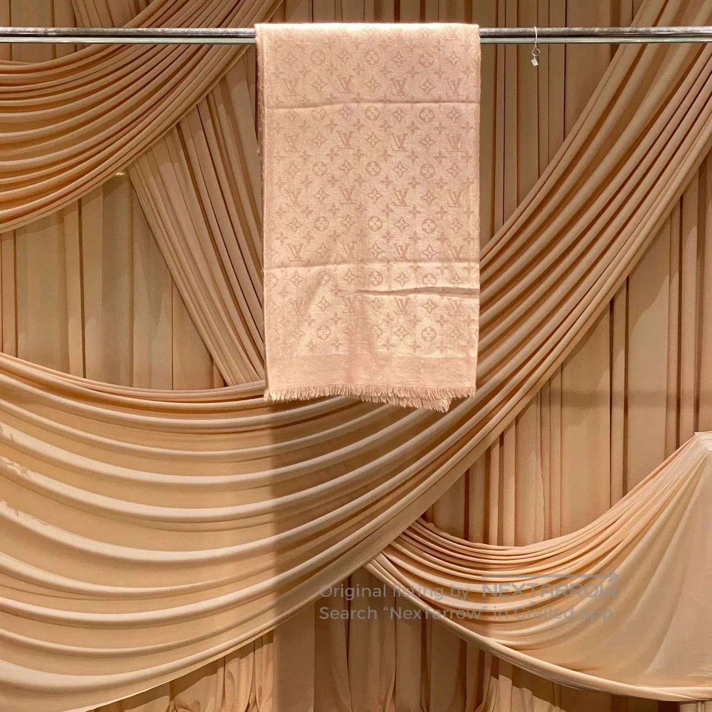 Louis Vuitton Louis Vuitton Monogram Silk Scarf. Size ONE SIZE - 1 Thumbnail