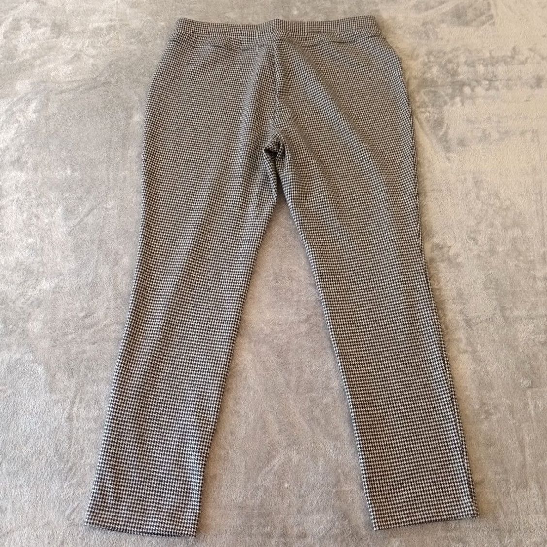 Vintage Rafaella Ankle Pants Womens Size 16 Black Gray Houndstooth Pull On Stretch Knit Polyester Blend Skinny 29in Inseam Size 38" / US 16 / IT 52 - 2 Thumbnail