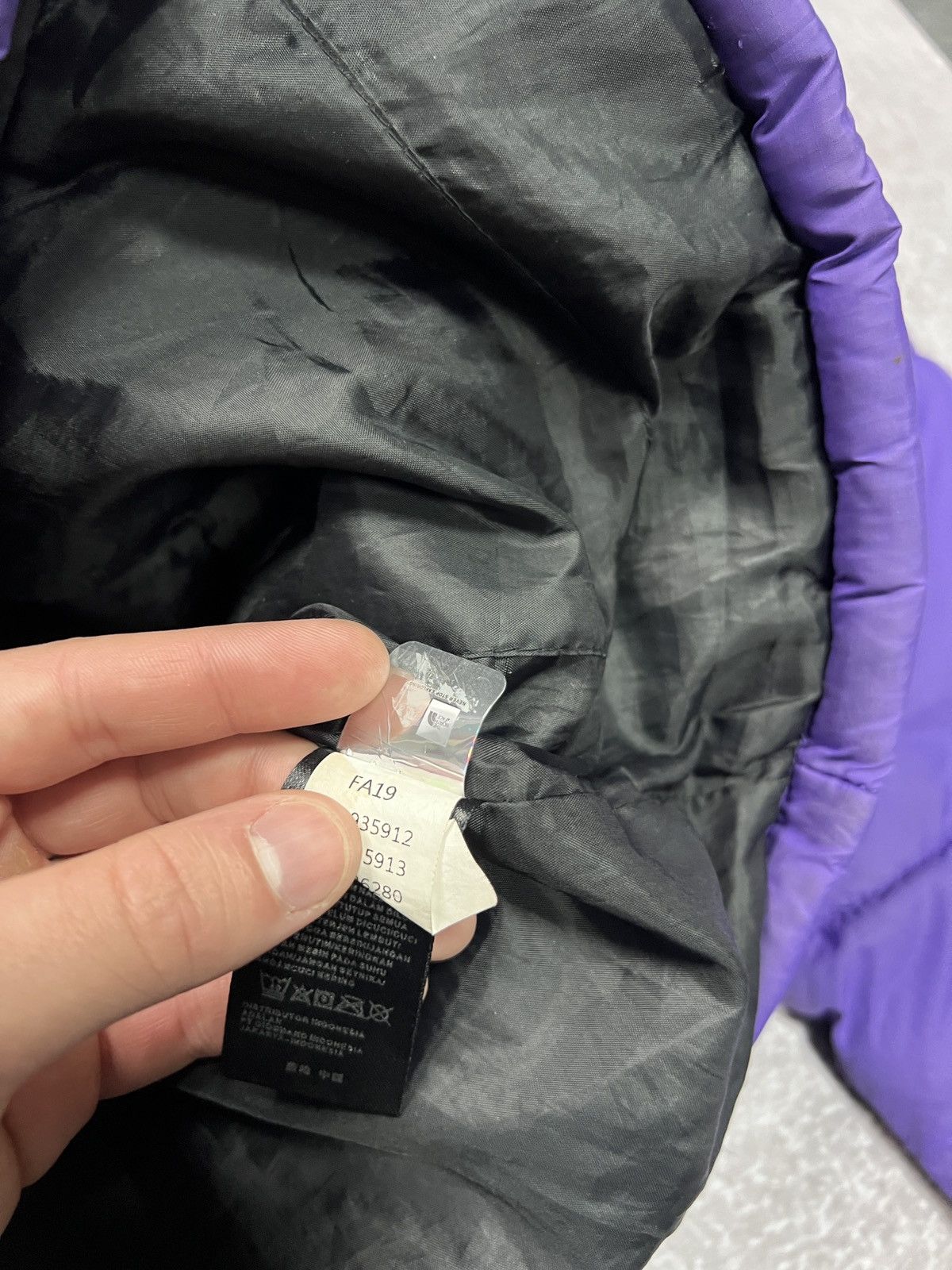 The North Face The North Face Puffer Jacket 700 Nuptse Black Purple Size US S / EU 44-46 / 1 - 10 Thumbnail