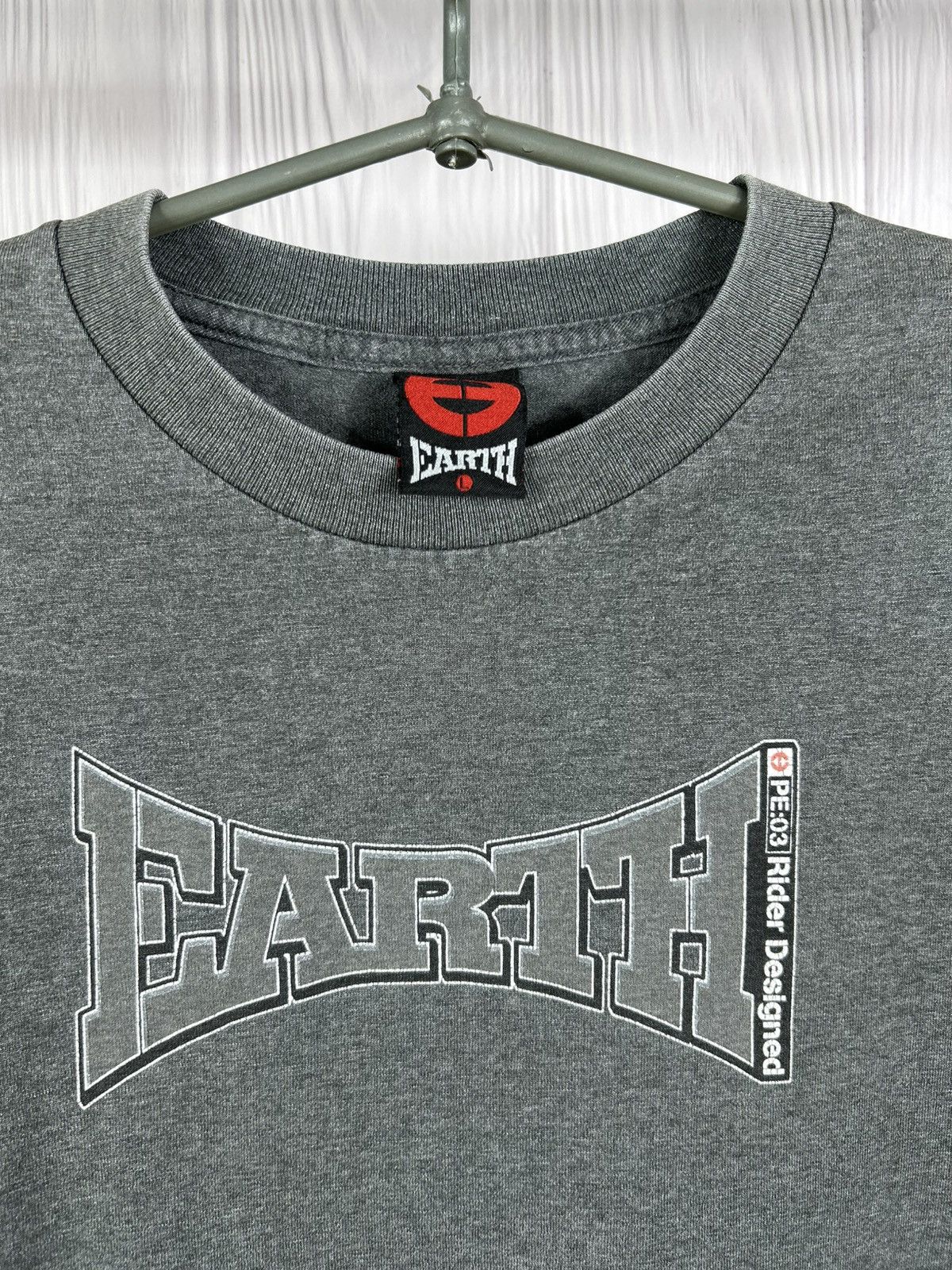 Vintage Vintage Planet Earth Skateboarding USA T-Shirt Size L Size US L / EU 52-54 / 3 - 5 Thumbnail