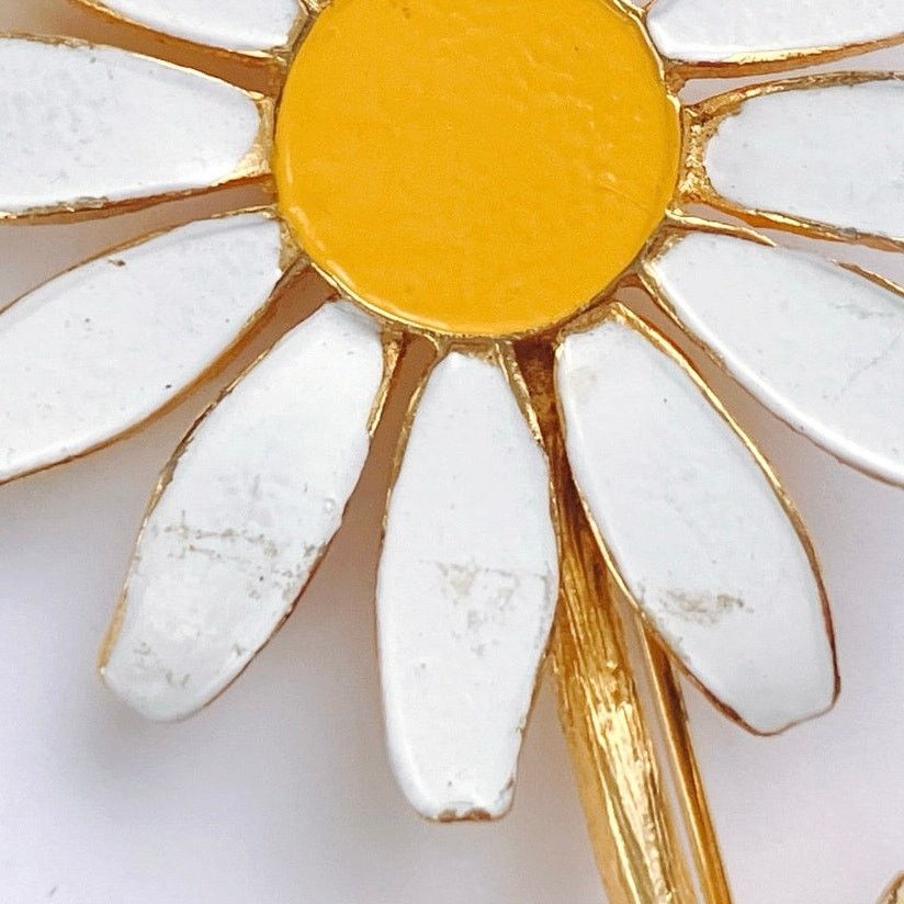 Vintage Vintage Signed Accessocraft NYC Enamel Daisy Flower Brooch Size ONE SIZE - 6 Thumbnail