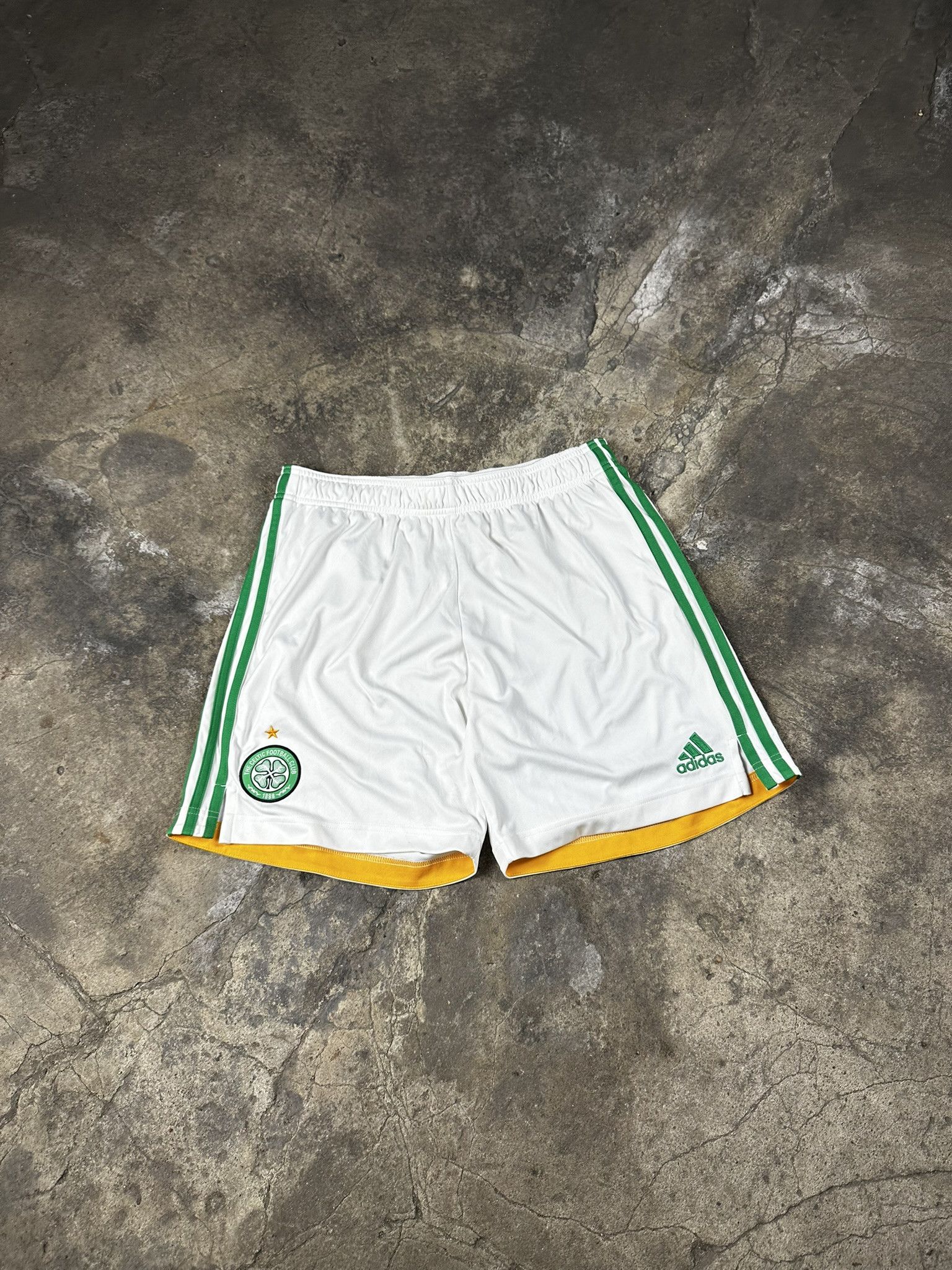 Adidas Vintage Y2k Adidas Celtic F.C. Soccer Shorts Blokecore Size US 34 / EU 50 - 1 Thumbnail
