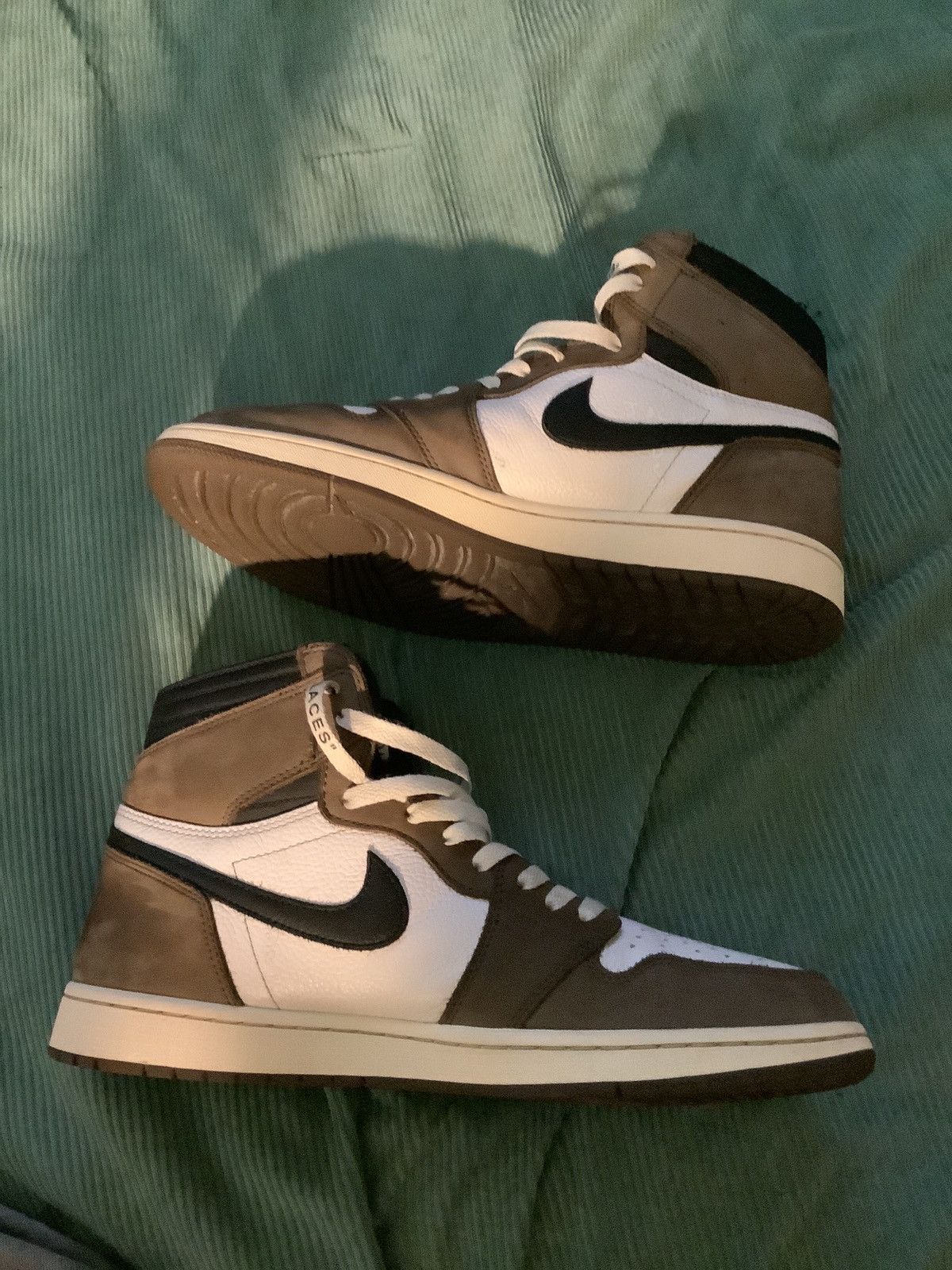 Jordan Brand Travis scott retro OG mocha high Size US 12 / EU 45 - 2 Thumbnail