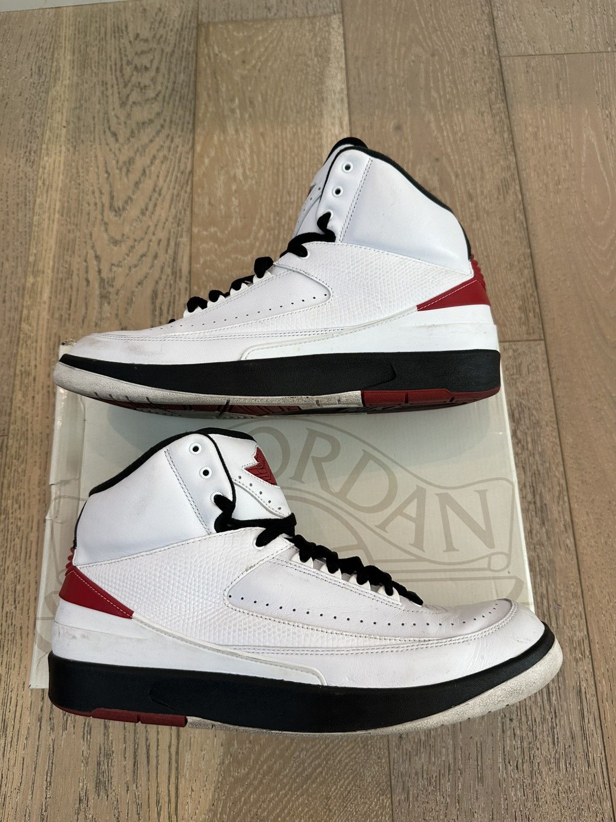 Jordan Brand Jordan 2 Retro OG Chicago 2022 Size US 13 / EU 46 - 4 Thumbnail