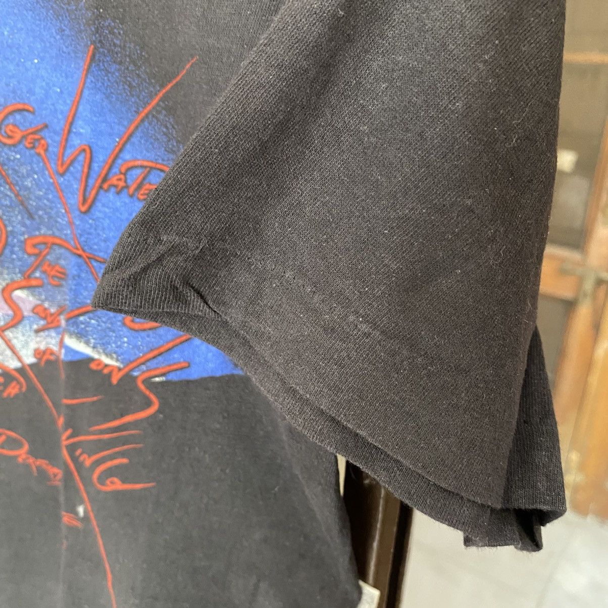 Band Tees Vintage 1984 Roger Waters tour t shirt Size US M / EU 48-50 / 2 - 5 Thumbnail