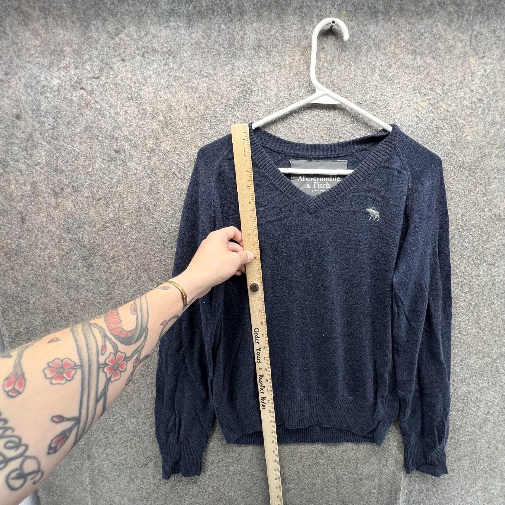 Abercrombie & Fitch Abercrombie & Fitch Sweater Mens Small Blue Cotton V-Neck Pullover Moose Logo Size US S / EU 44-46 / 1 - 5 Thumbnail