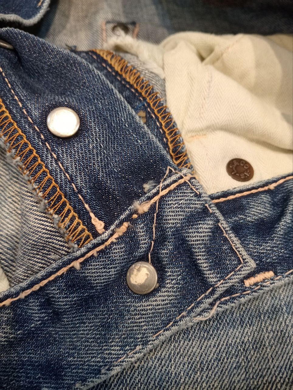 Levi's Vintage Clothing VINTAGE LEVI'S 501 REDLINE HIDDEN RIVETS CAPITAL E JEANS Size US 30 / EU 46 - 8 Thumbnail