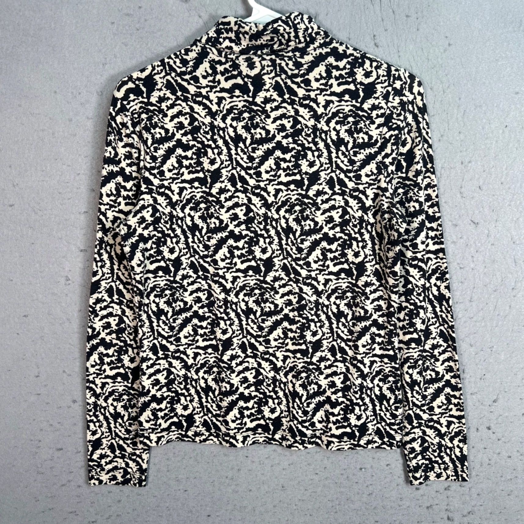 H&M H&M Top Womens Size Medium Black & White Floral Print Long Sleeve Turtleneck Size M / US 6-8 / IT 42-44 - 2 Thumbnail