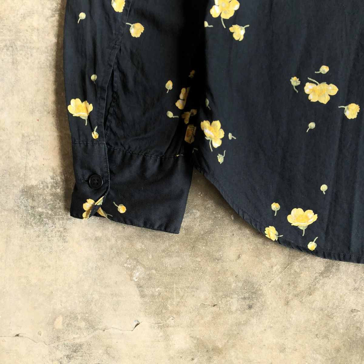 agnes b. 🇯🇵Vintage agnes b. Paris Flowers Button Up Shirt Luxury Black Size US S / EU 44-46 / 1 - 9 Thumbnail
