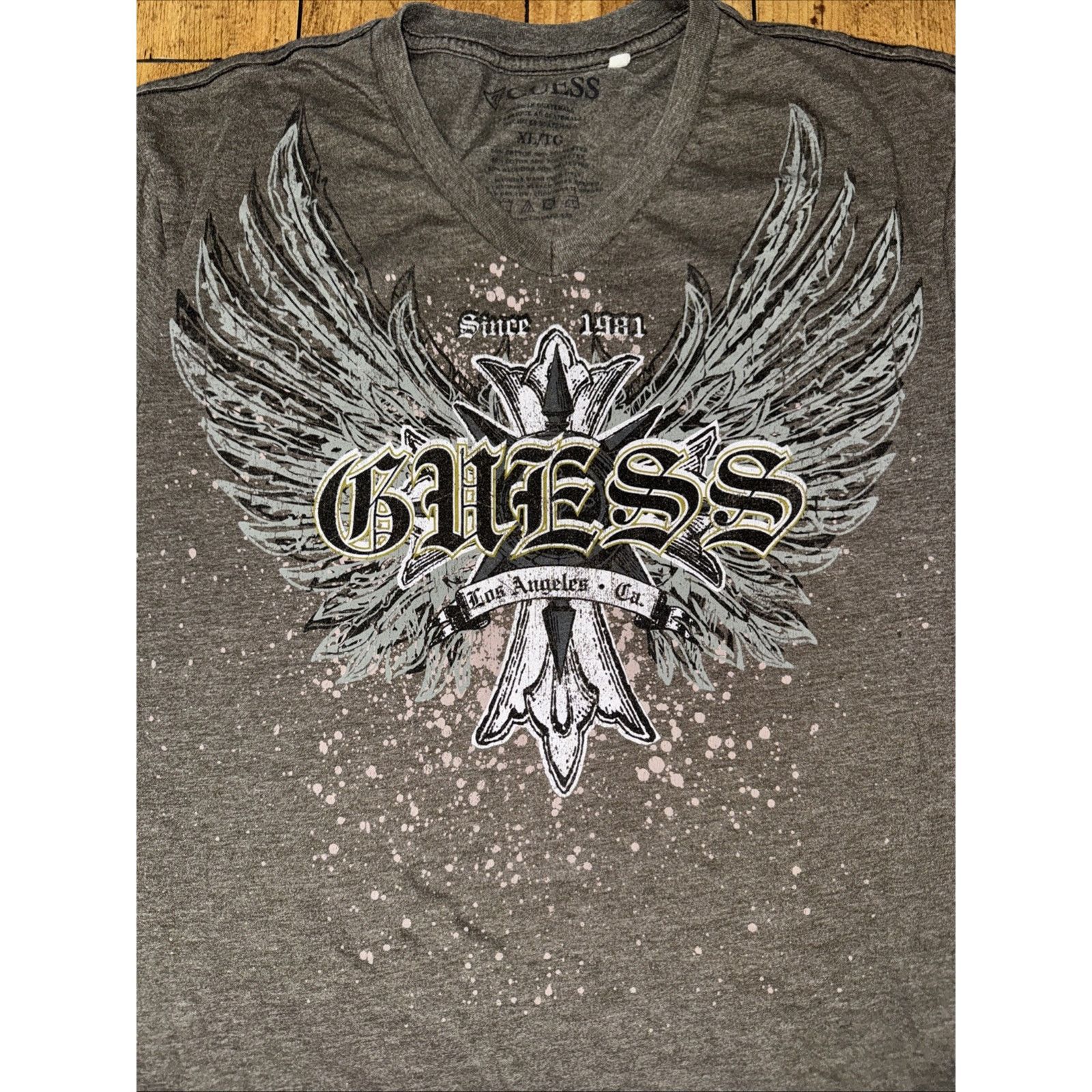 Guess × Vintage Guess V Neck Y2K Style T-Shirt Taupe XL 22x27 Size US XL / EU 56 / 4 - 2 Thumbnail