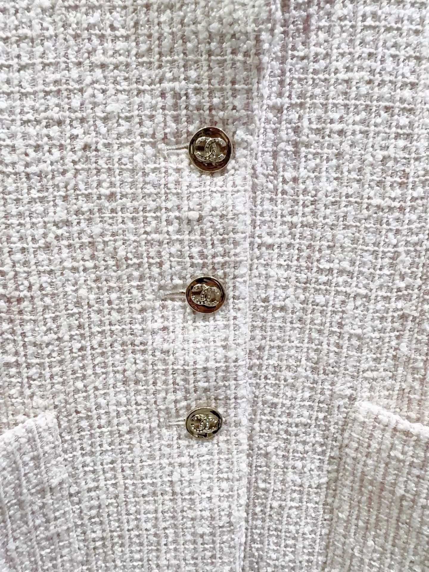 Chanel Chanel 24P Pale Pink Tweed Jacket 40 Near New Size M / US 6-8 / IT 42-44 - 4 Thumbnail