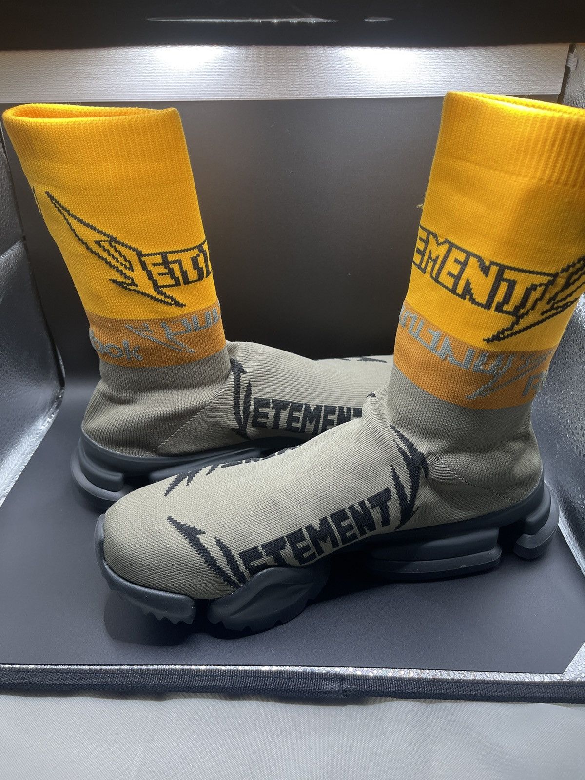 Reebok × Vetements Reebok Sock Runner Size US 9 / EU 42 - 2 Thumbnail