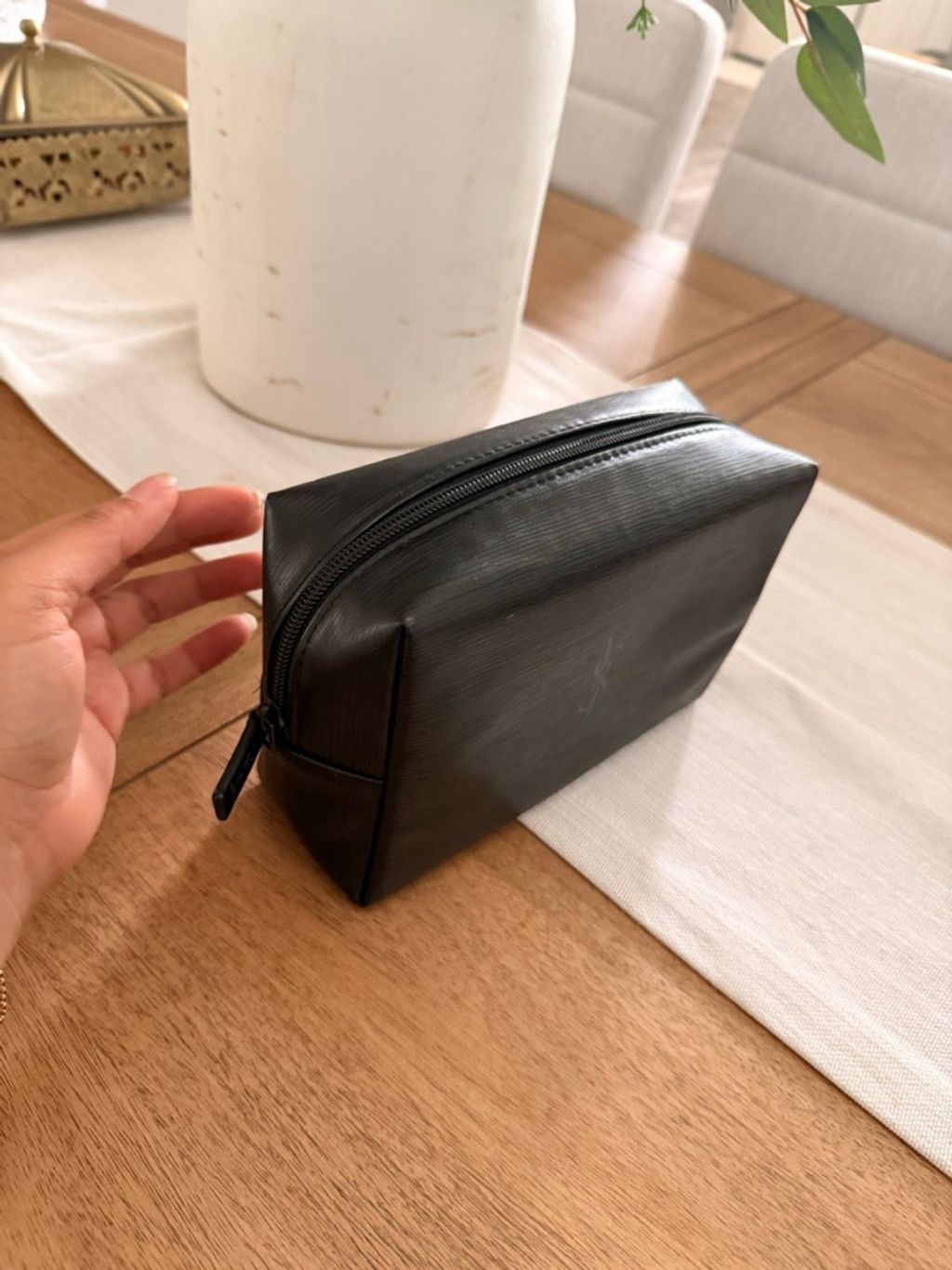 Yves Saint Laurent Yves Saint Laurent Black Leather Embossed Logo Toiletry Bag Size ONE SIZE - 3 Thumbnail