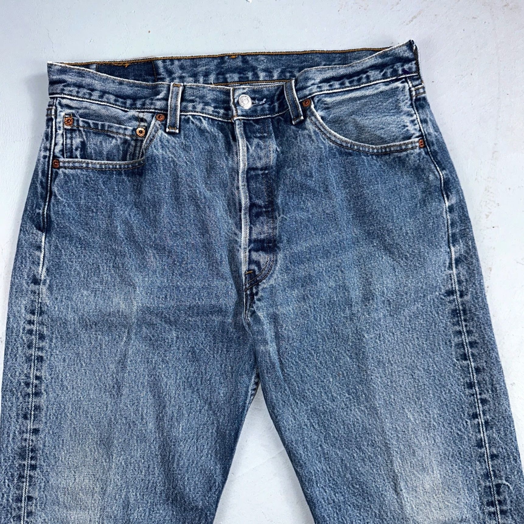 Levi's VINTAGE Levi's 501 Jeans Straight Men Blue Light Wash 35x34 Denim USA 90s 501 Series Slim Rise Mid Regular Inseam 34 Jeans Men II Size US 35 - 2 Thumbnail