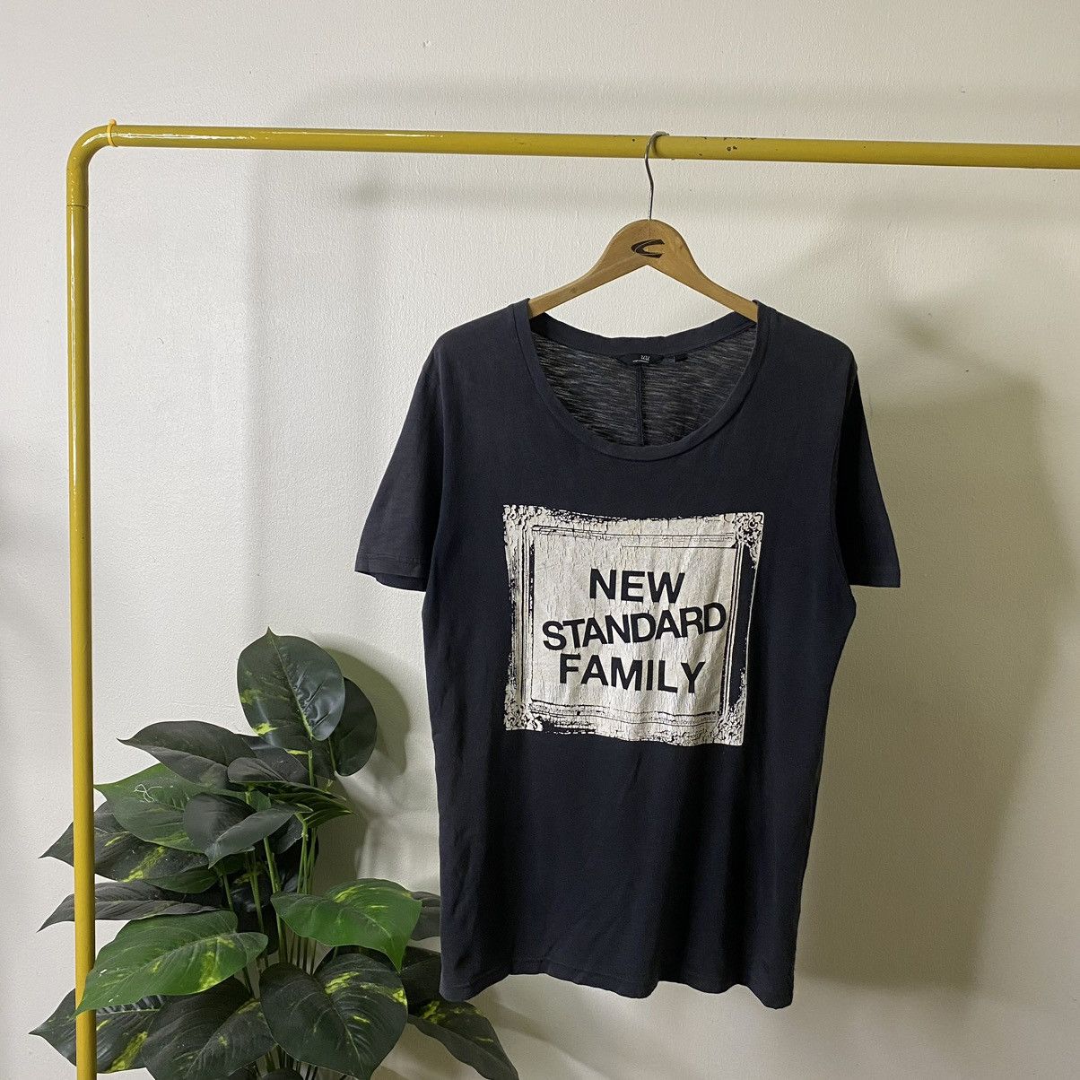 Undercover Uniqlo Undercover Jun Takahashi New Standard Family T Shirt Size US M / EU 48-50 / 2 - 1 Thumbnail