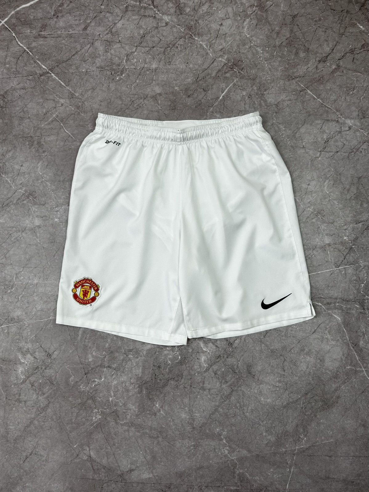 Nike Vintage Nike Manchester United shorts size L Size US L / EU 52-54 / 3 - 1 Thumbnail