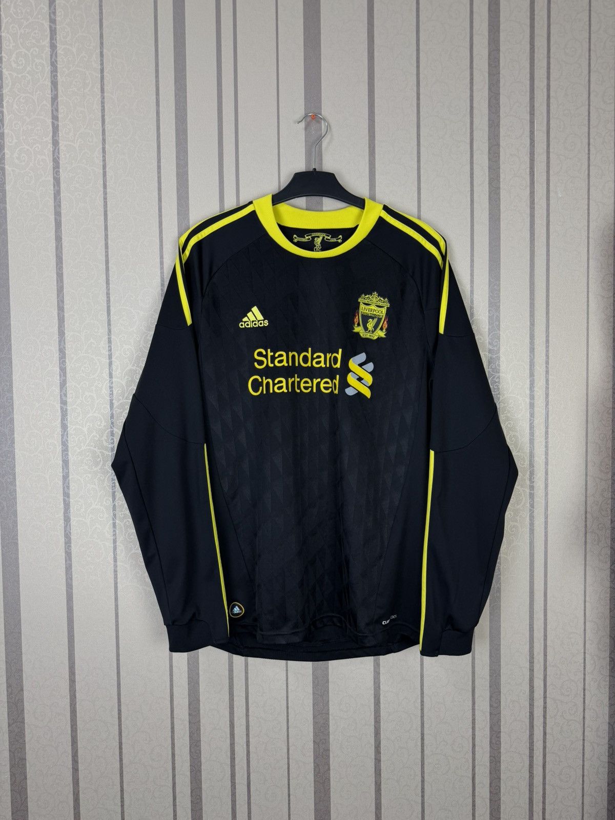 Adidas Liverpool 2010/2011 football shirt soccer jersey Size US M / EU 48-50 / 2 - 1 Thumbnail