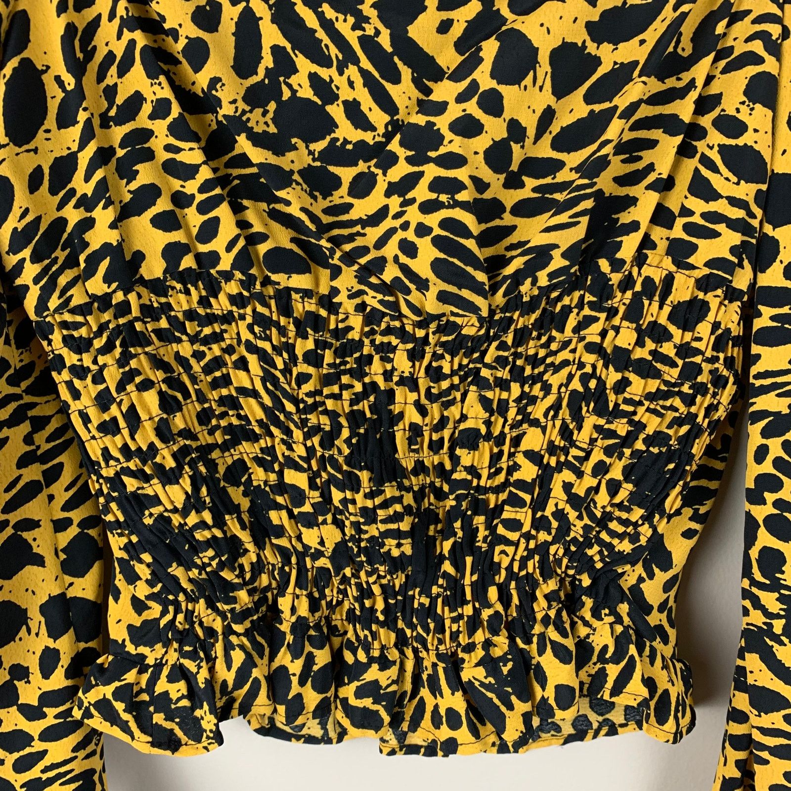 Topshop Topshop Ruched Sleeve Animal Print Peplum Ruffle Top 4 S Size S / US 4 / IT 40 - 6 Thumbnail