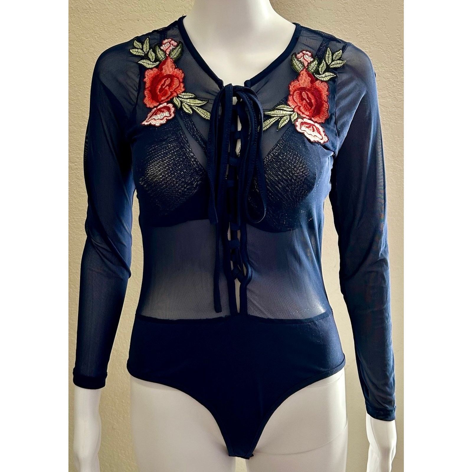 Other Fashion Girls | Sheer Embroidered Floral Bodysuit | Medium Size M / US 6-8 / IT 42-44 - 1 Thumbnail