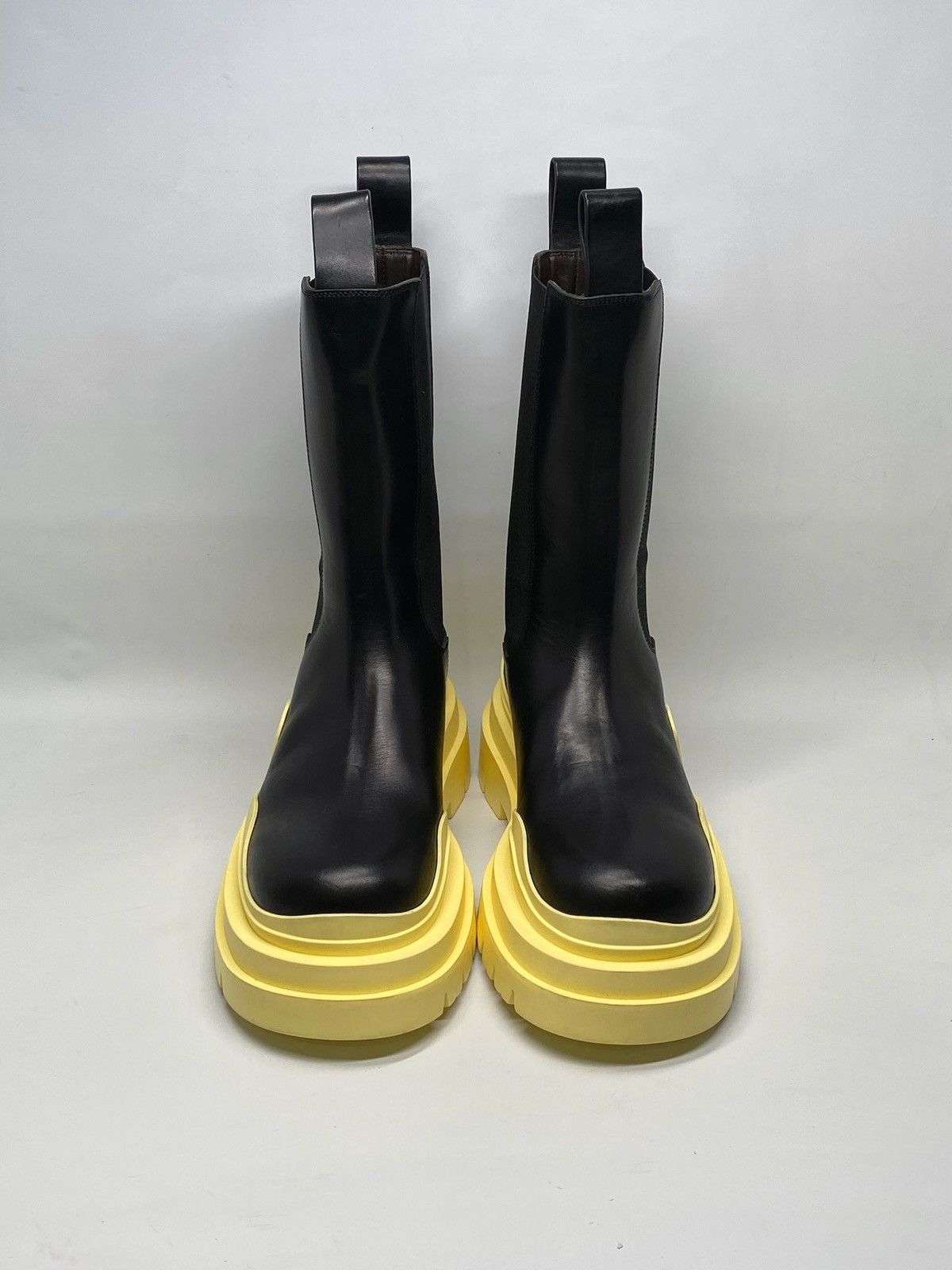 Bottega Veneta Bottega Veneta Leather Tire Chelsea Boots size 37 Size US 7 / IT 37 - 3 Thumbnail