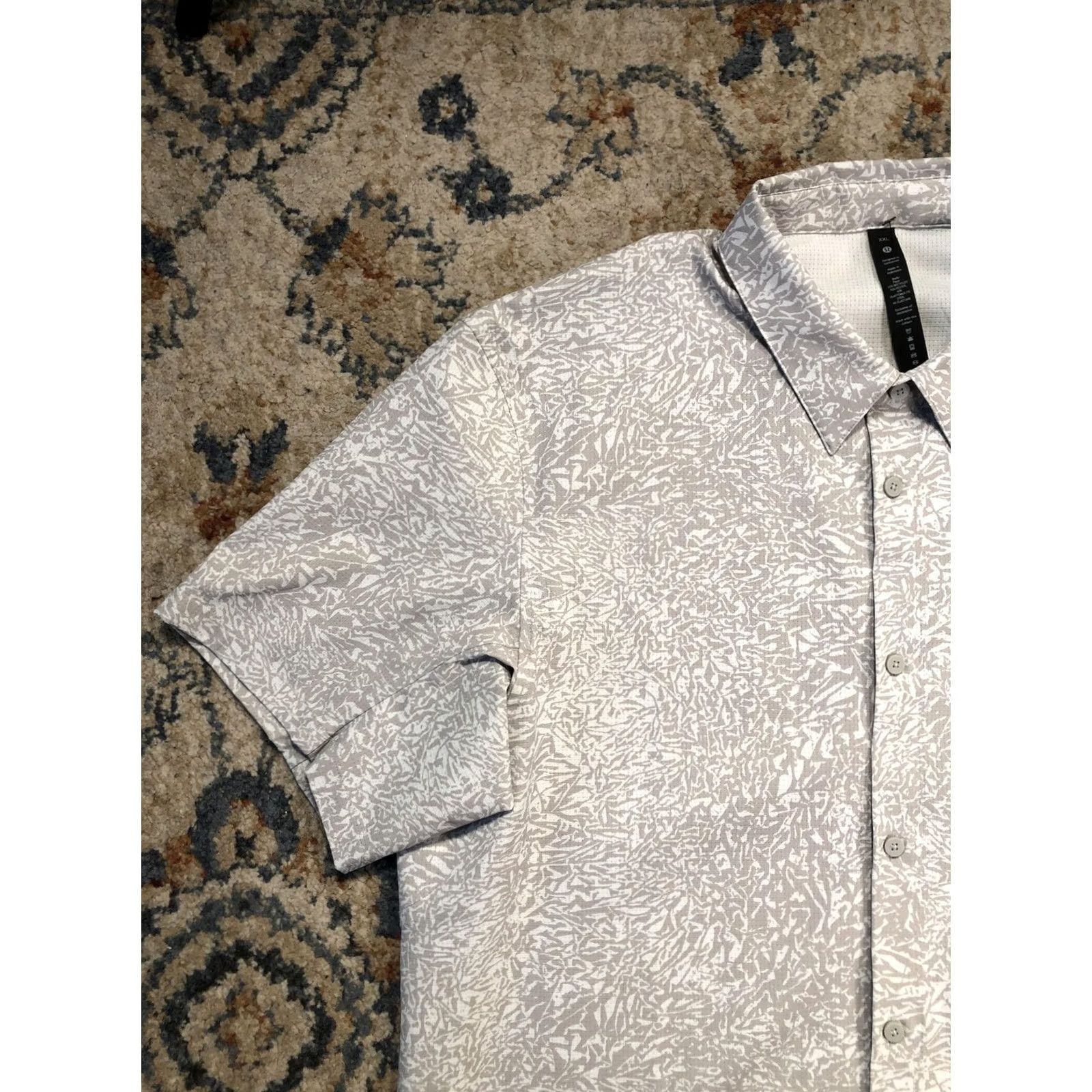 Lululemon Lululemon Shirt Mens 2XL Gray Abstract Graphic Print Short Sleeve Button-Up Stretch Size US XXL / EU 58 / 5 - 3 Thumbnail