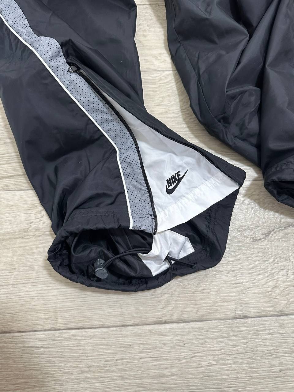 Nike Vintage Nike Sportswear Nylon Track Pants Baggy Zippers XL Size US 36 / EU 52 - 8 Thumbnail