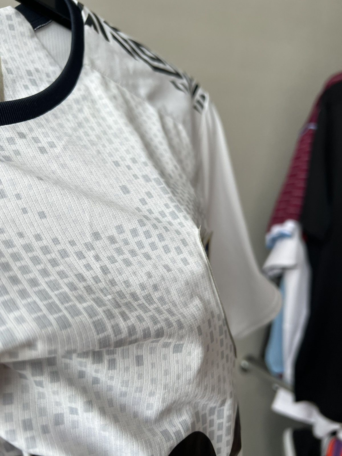 Umbro 2020 FC TOKYO AWAY SOCCER JERSEY FOOTBALL SHIRT SIZE M Size US M / EU 48-50 / 2 - 9 Thumbnail