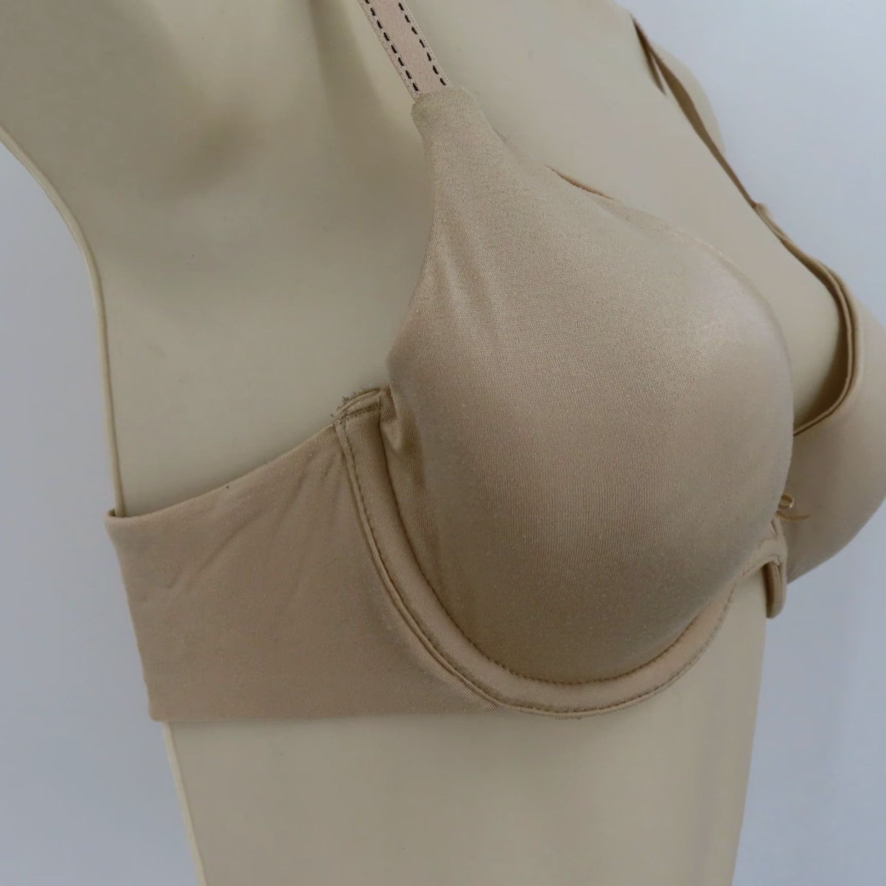 Vintage Maidenform 34B Bra Solid Beige 09402 Comfort Devotion Smooth Cup Underwire Lined T-Shirt Bra Womens Size ONE SIZE - 2 Thumbnail