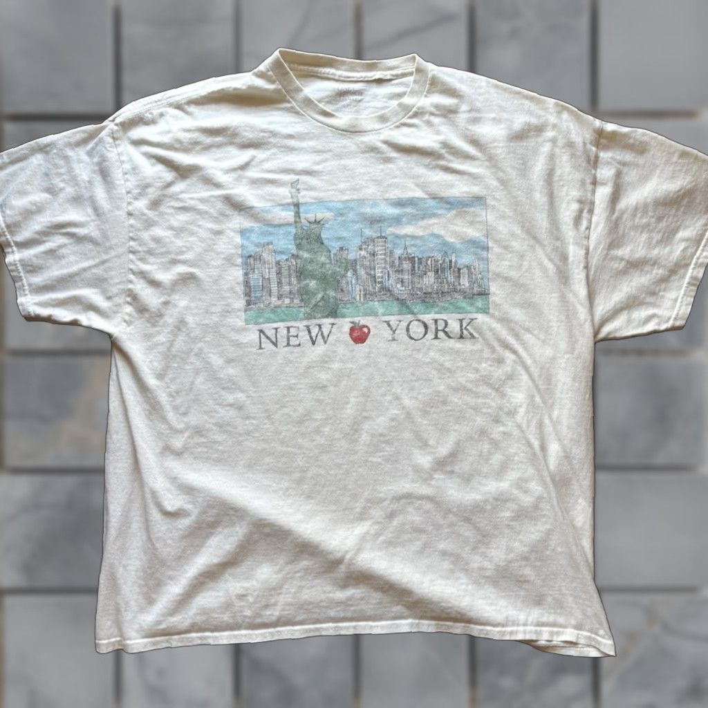 Apple VINTAGE Women's Golden Hour T-Shirt White New York One Size Big Apple Liberty Oversized Size ONE SIZE - 1 Thumbnail