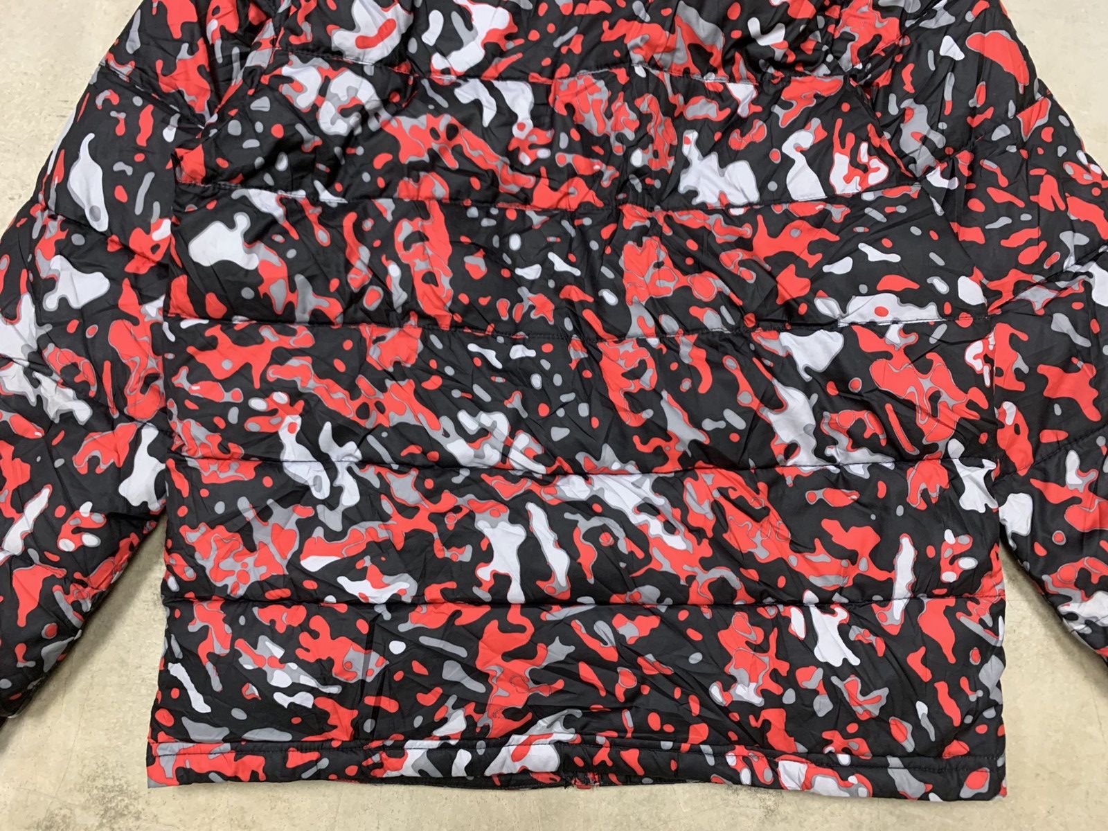 Nike Nike Red Camo Puffer Jacket Size US M / EU 48-50 / 2 - 21 Thumbnail