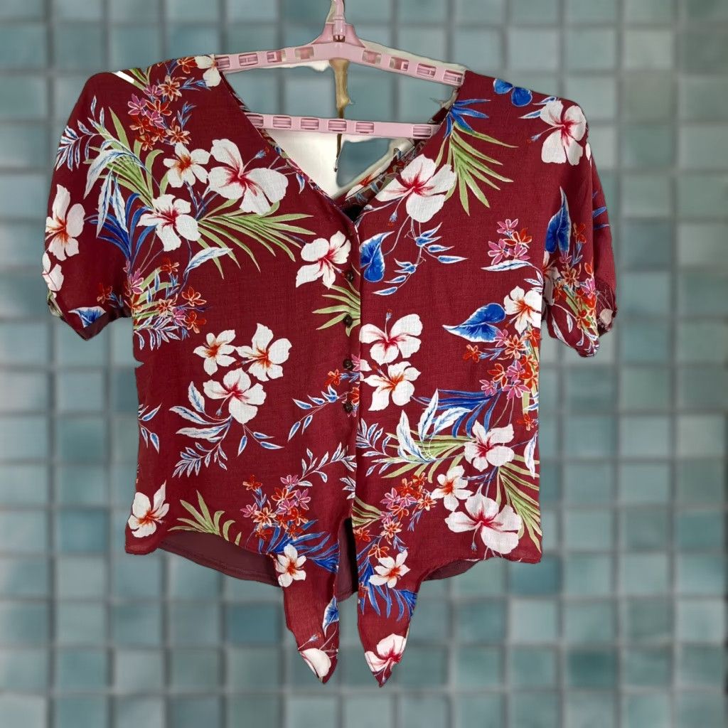 Vintage VINTAGE Perception Concept Button-Up Floral Blouse Womens M Red Floral Pattern Short Sleeve V-Neck Roundup? Size M / US 6-8 / IT 42-44 - 1 Thumbnail