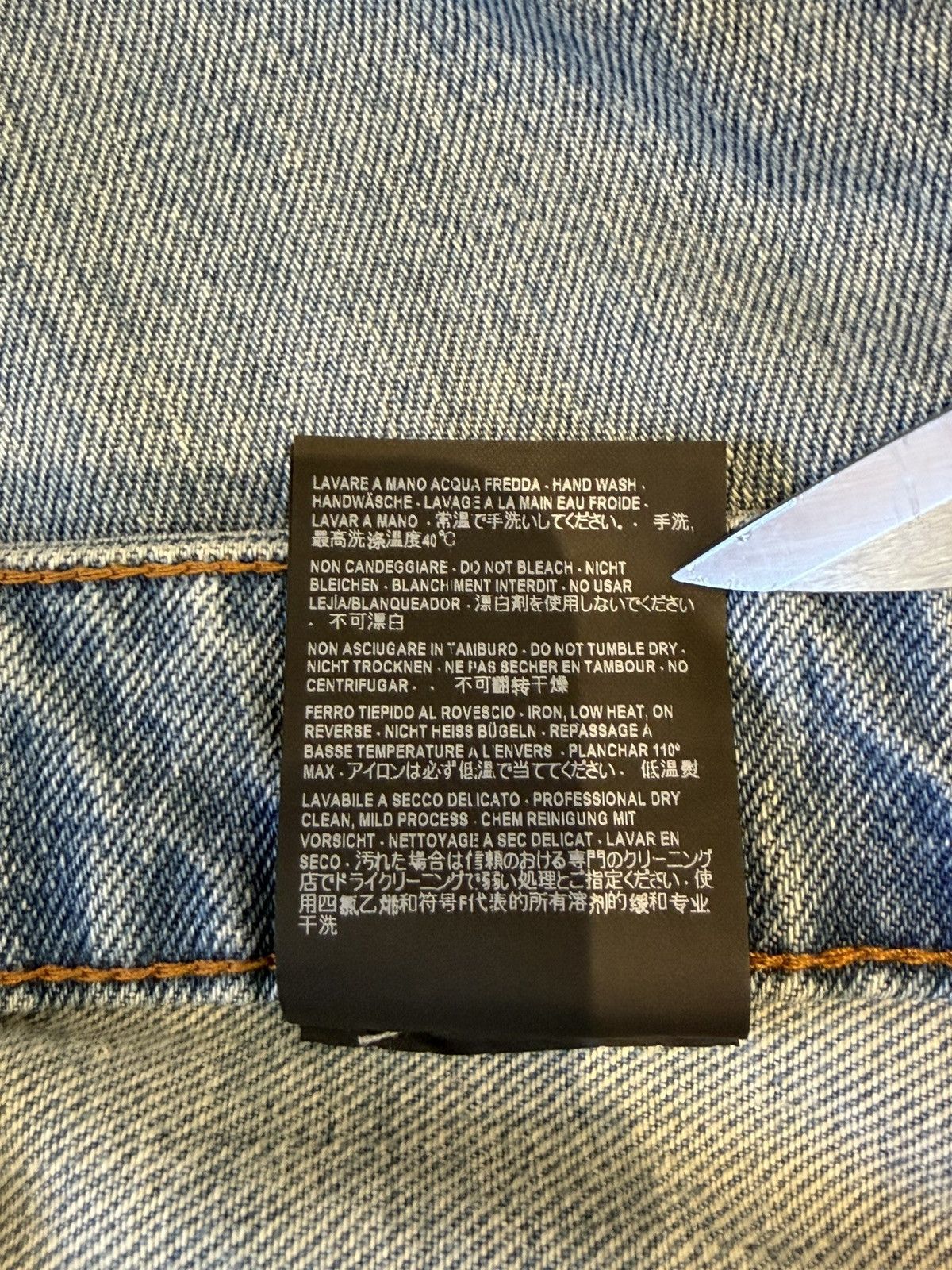 Balenciaga Balenciaga light wash denim jeans with distressed knee Size 24" / US 00 / IT 34 - 7 Thumbnail