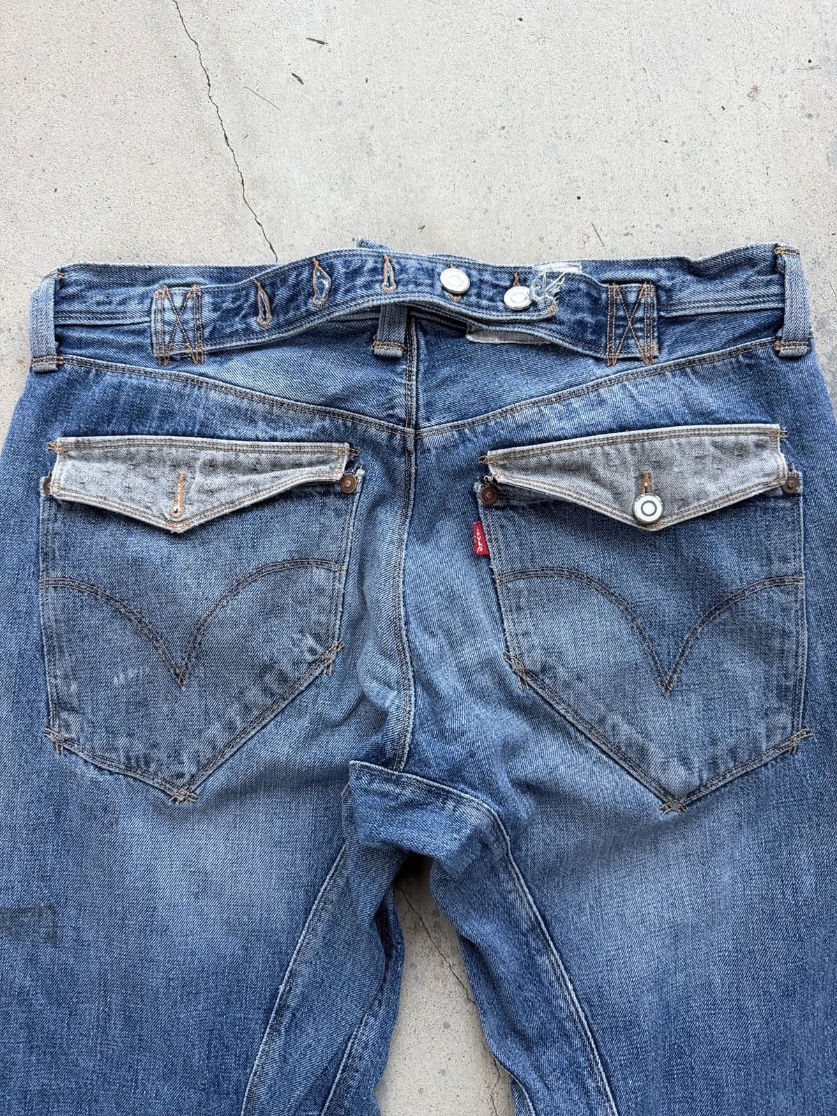Kaws × Levi