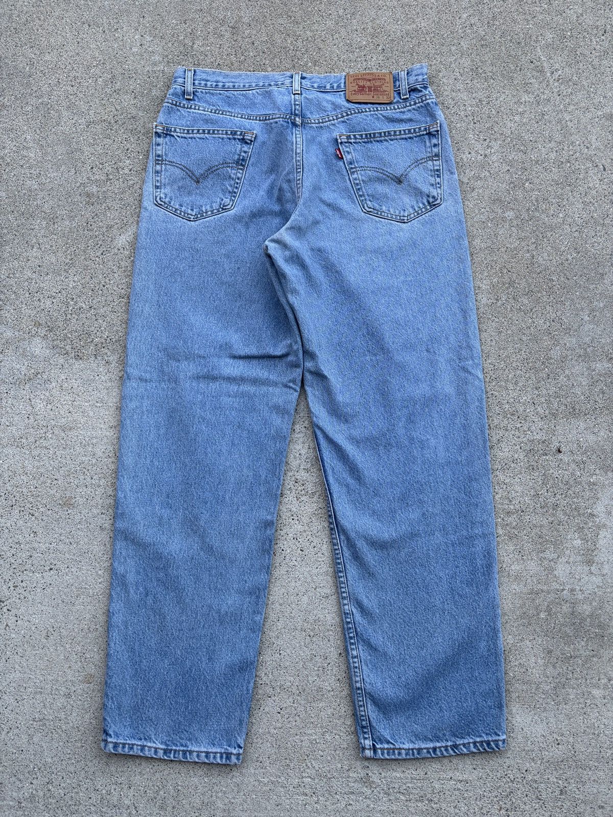 Levi's Vintage 2001 L. Indigo Levi’s 550 Relaxed Fit Jeans Size 36 Size US 36 / EU 52 - 2 Thumbnail
