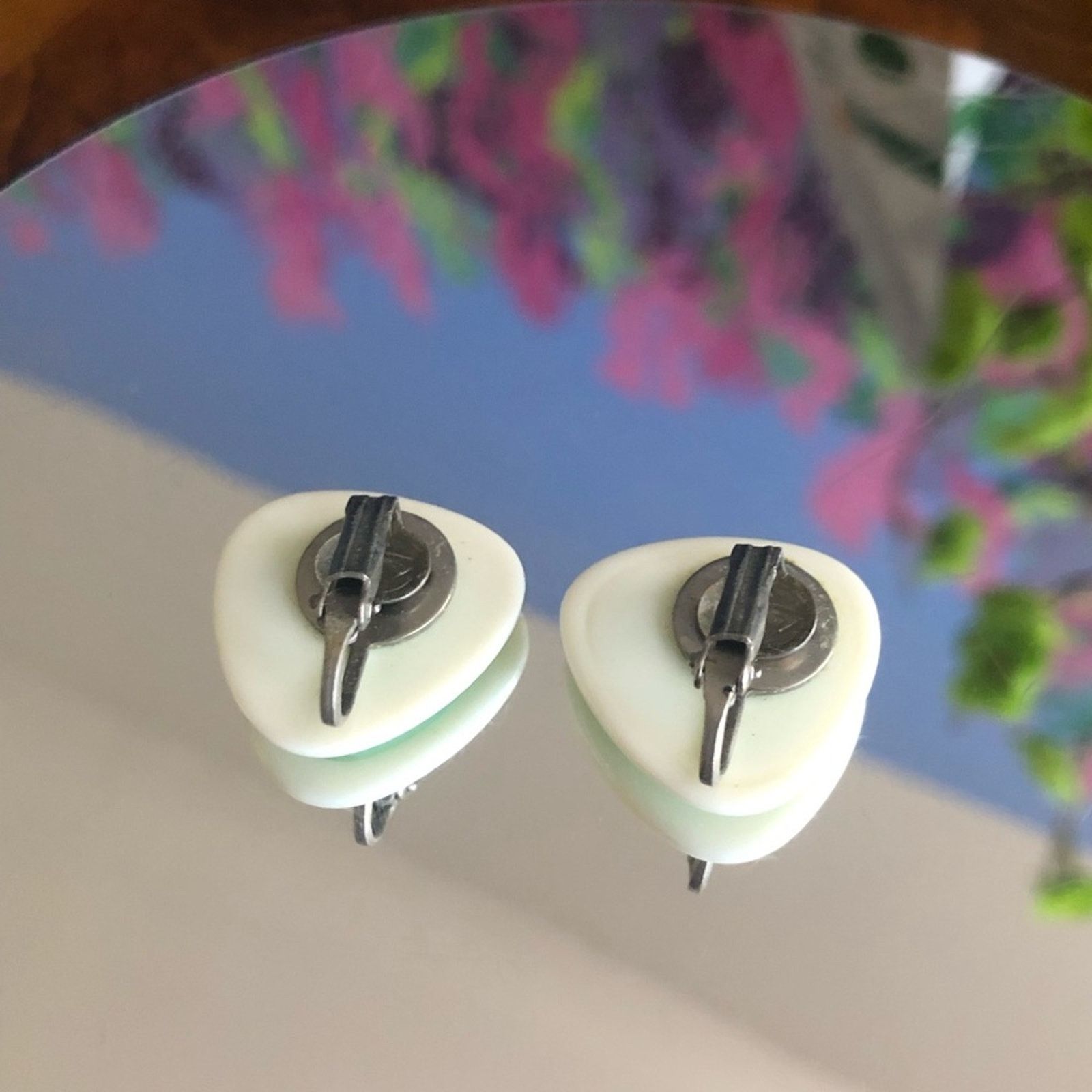Vintage Vintage 70s green and white lucite clip on earrings Size ONE SIZE - 7 Thumbnail