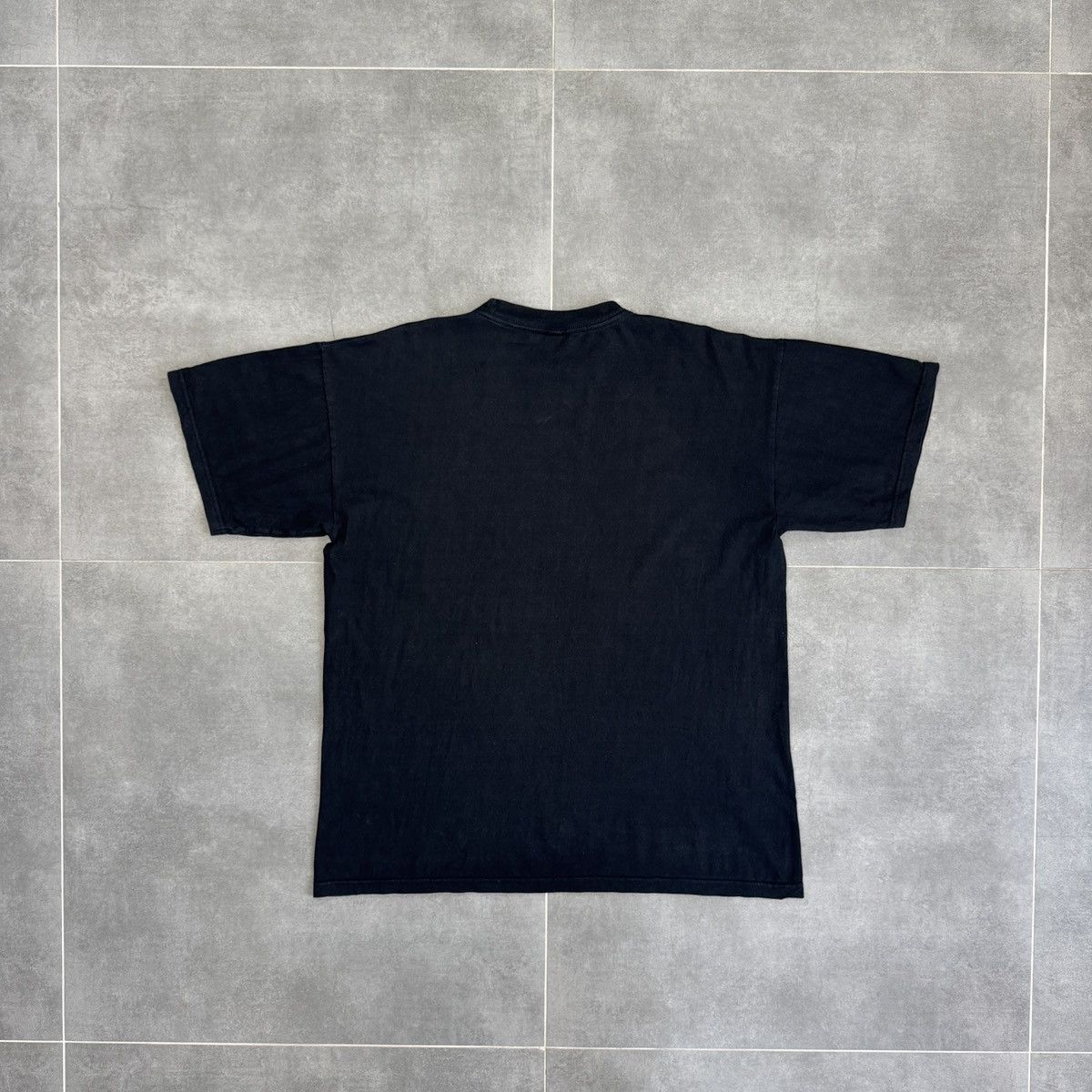 Vintage Vintage James Bond 007 Gun Symbol Logo 90s T-Shirt Men Siz L Size US L / EU 52-54 / 3 - 17 Thumbnail