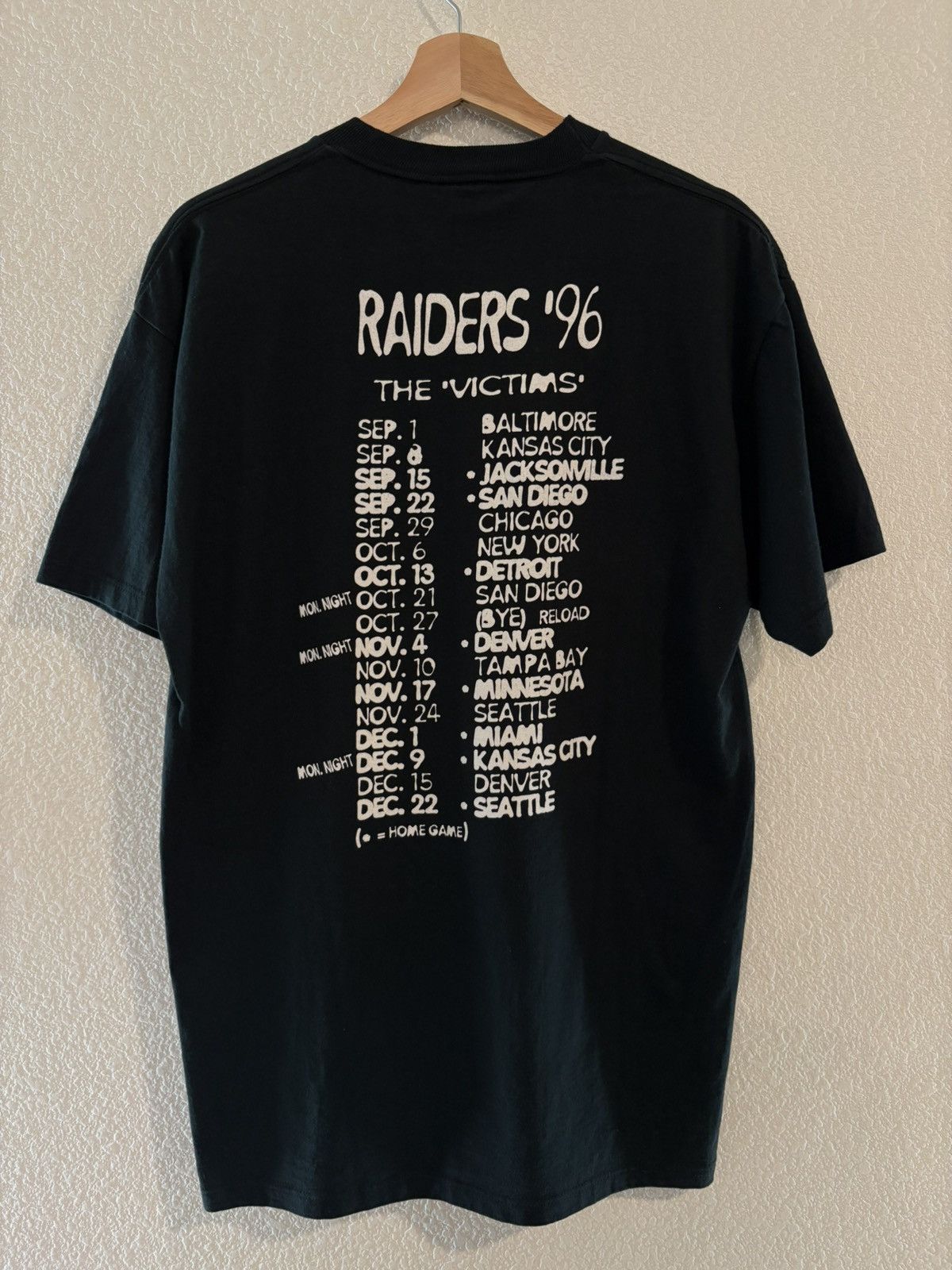 Vintage Vintage 1996 Raiders Tour T-Shirt Size US L / EU 52-54 / 3 - 2 Thumbnail