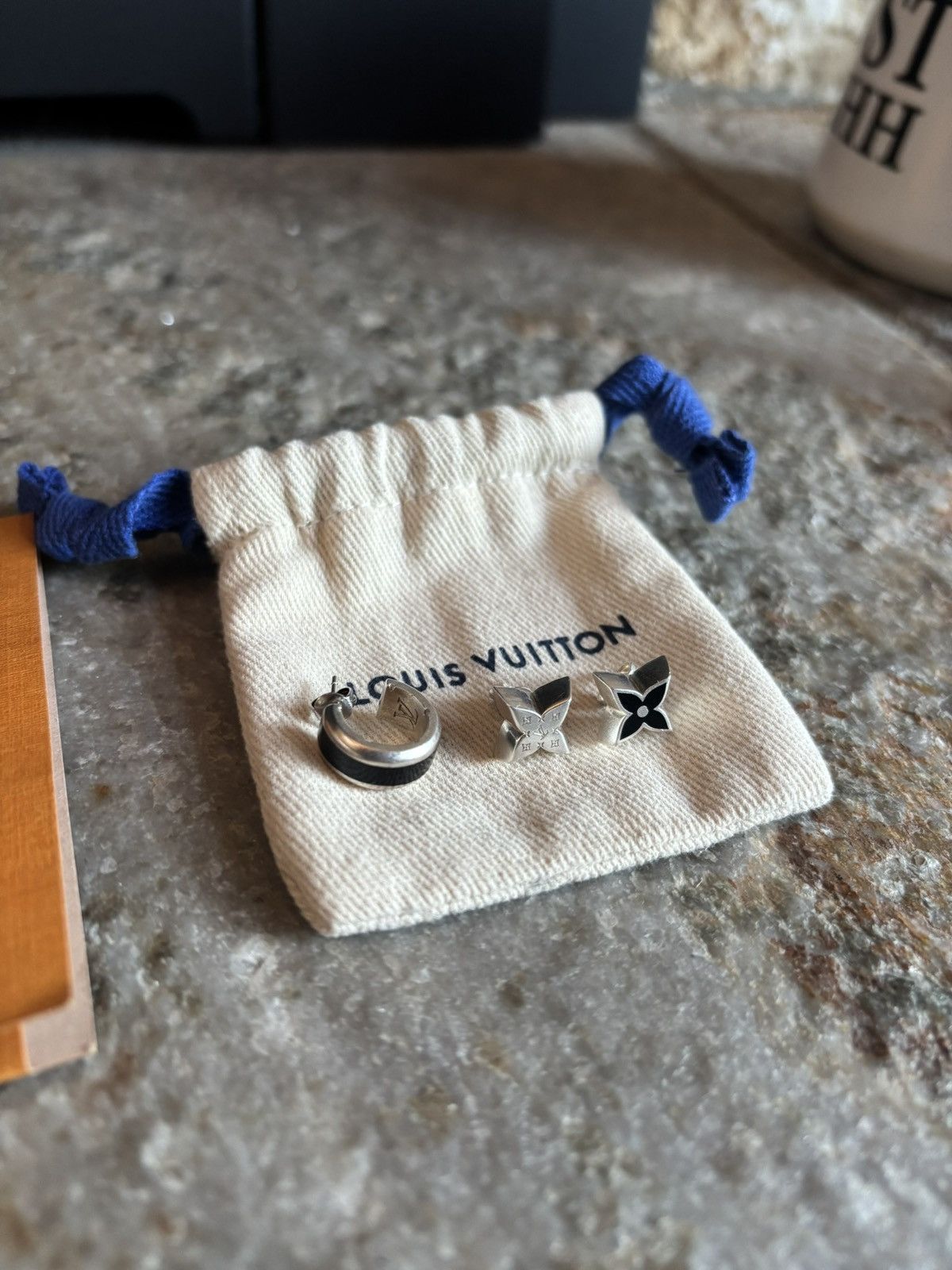 Louis Vuitton Louis Vuitton earrings Size ONE SIZE - 1 Thumbnail