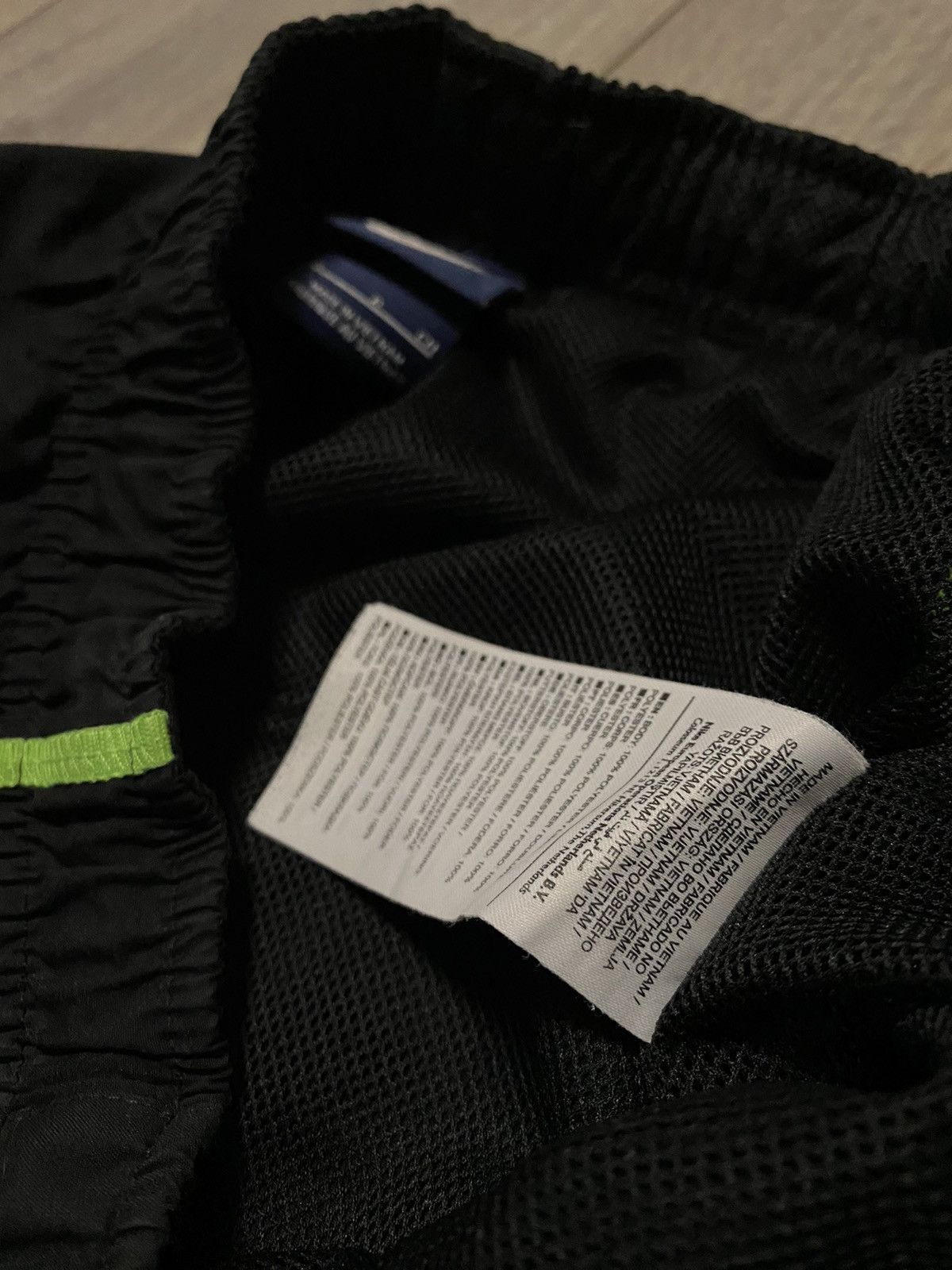 Nike Vintage Nike Track Pants Nylon Baggy Double Swoosh Joggers Size US 30 / EU 46 - 5 Thumbnail
