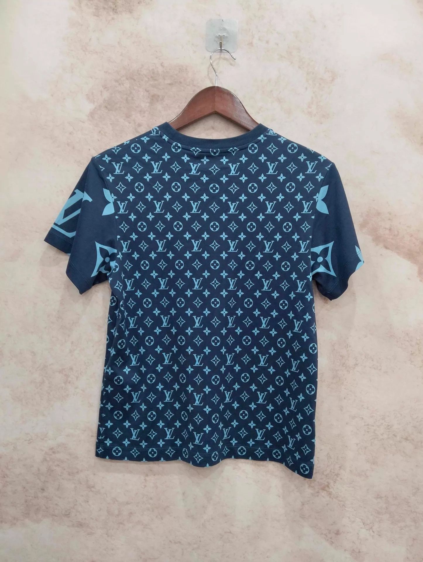 Louis Vuitton Louis Vuitton Chain Logo Allover Crew SS Tee XS Size XS / US 0-2 / IT 36-38 - 2 Thumbnail