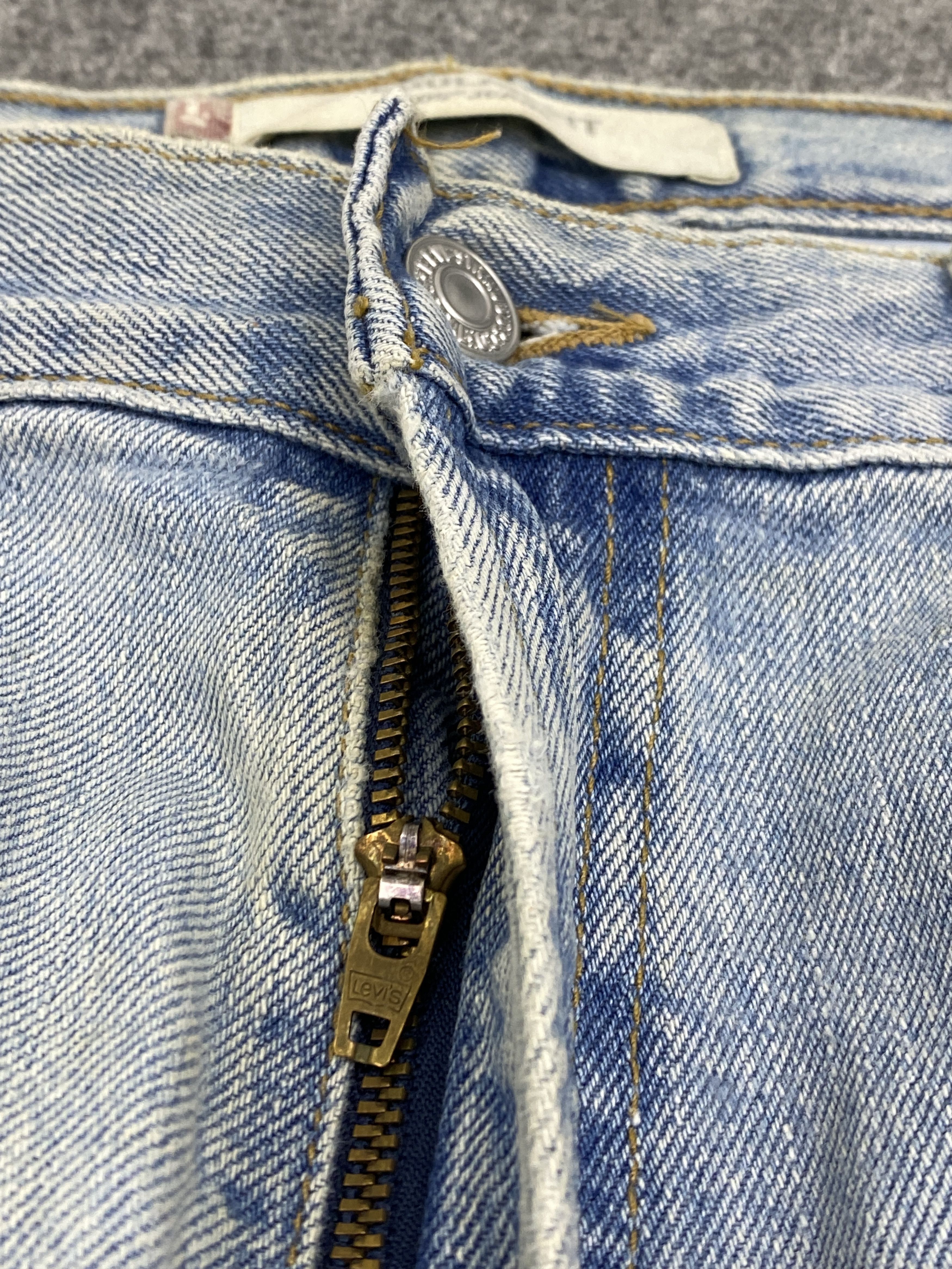 Levi's × Vintage Vintage Levis 505 Rusty Light Blue Jeans Size US 35 - 16 Thumbnail