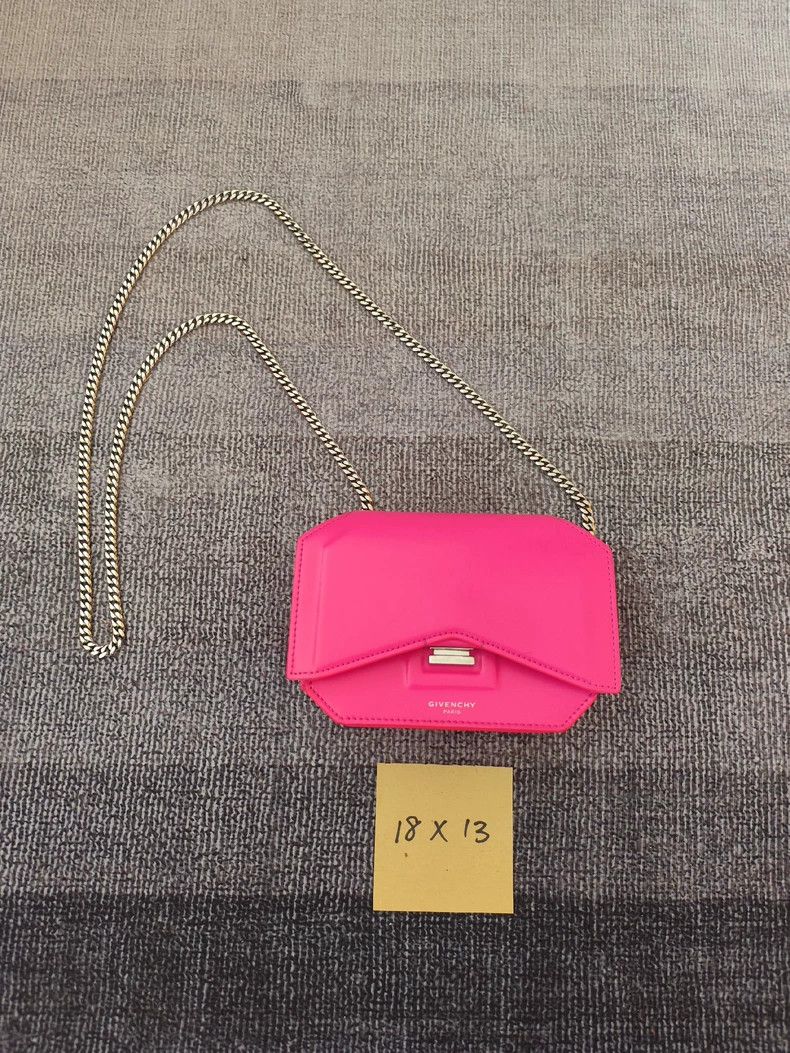 Givenchy Givenchy Salmon Pink Single Shoulder Crossbody Chain Bag Size ONE SIZE - 1 Thumbnail