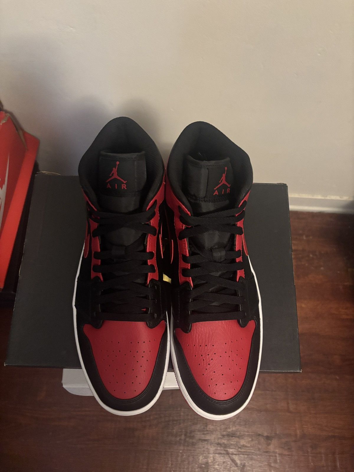 Other Air Jordan 1 Mid "Banned" Size US 11 / EU 44 - 3 Thumbnail